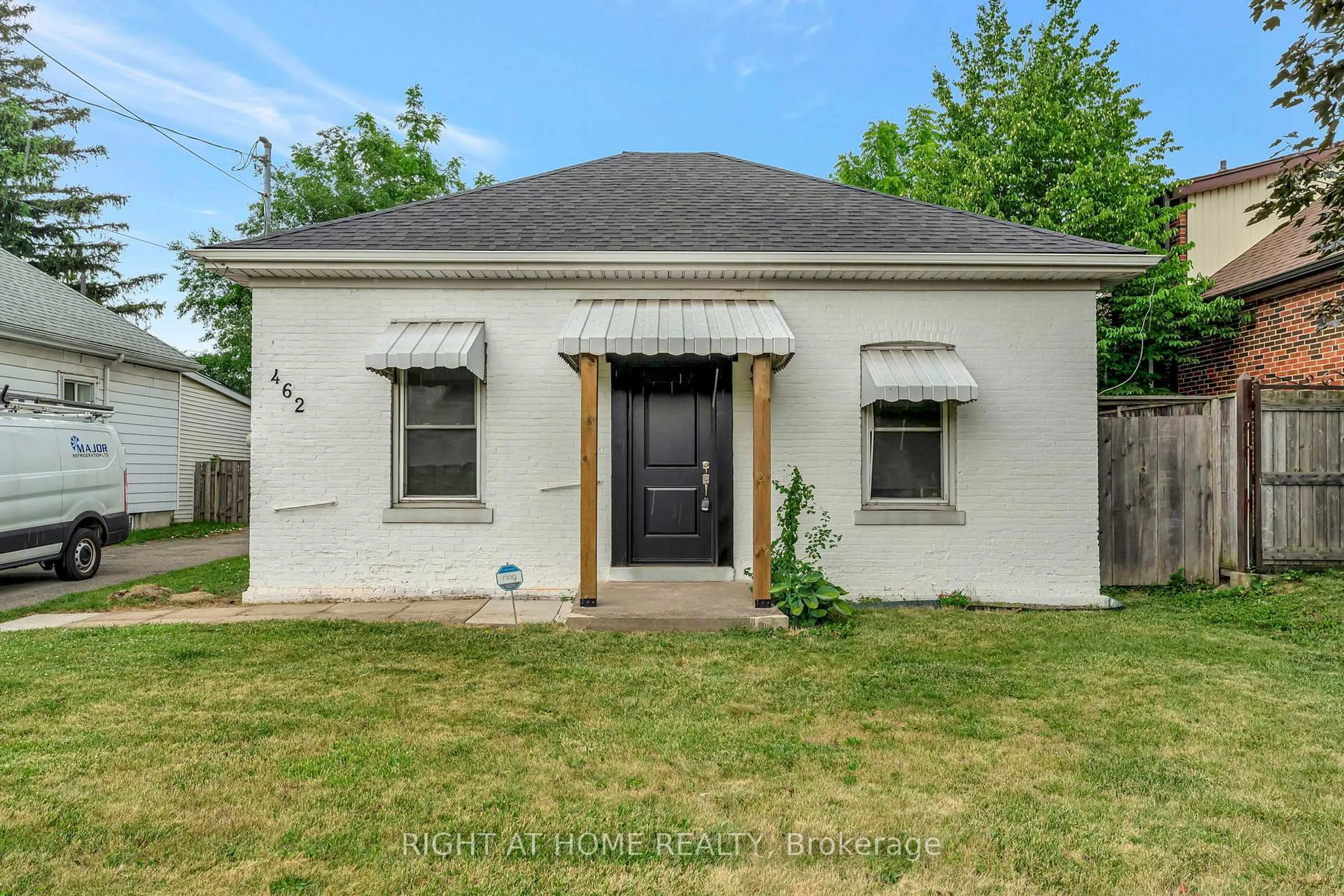 Home with brick exterior material, street for 462 Upper Wellington St, Hamilton Ontario L9A 3P4