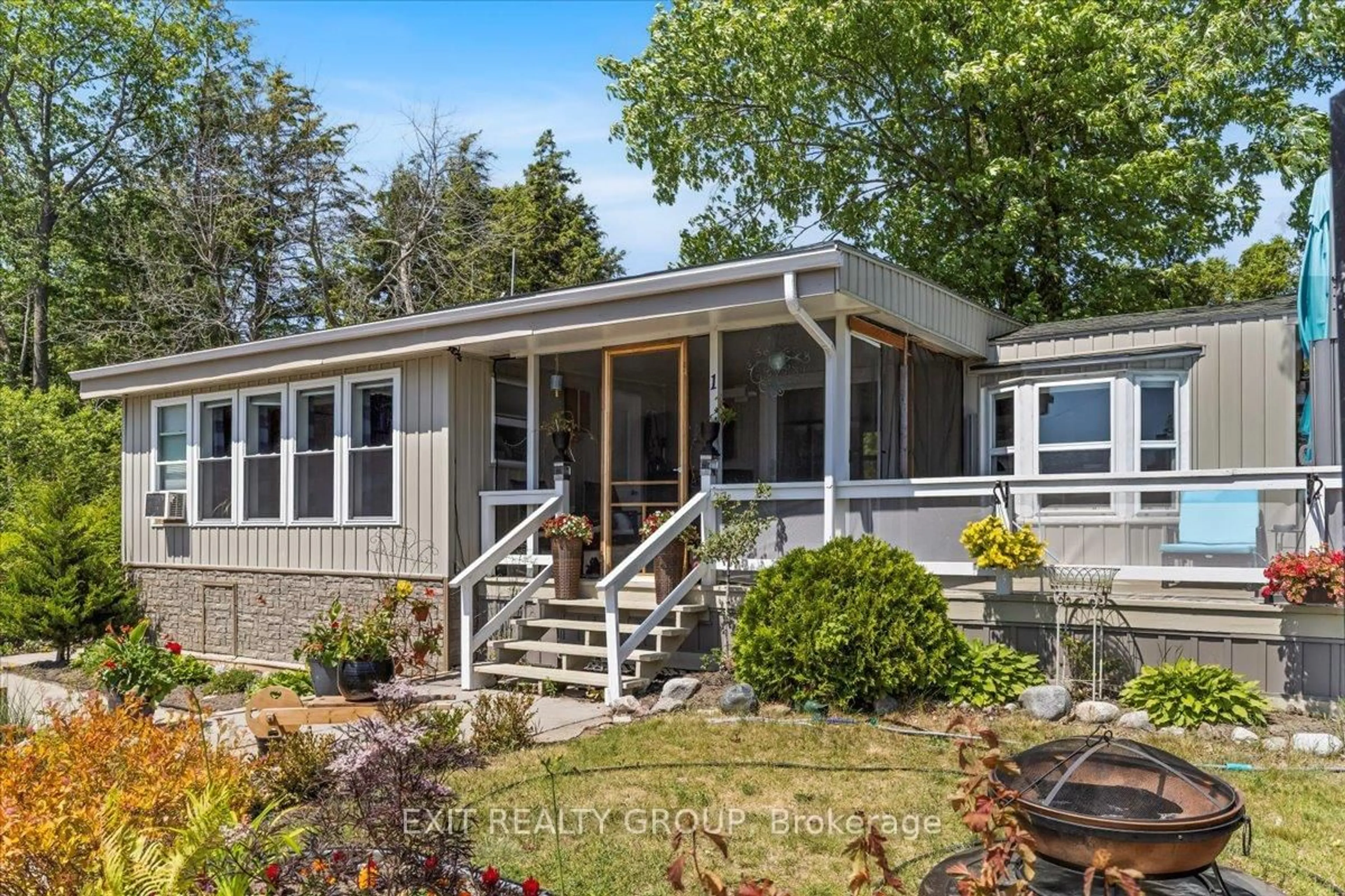 Home with vinyl exterior material, unknown for 116 Cedardale Rd #1, Brighton Ontario K0K 1H0