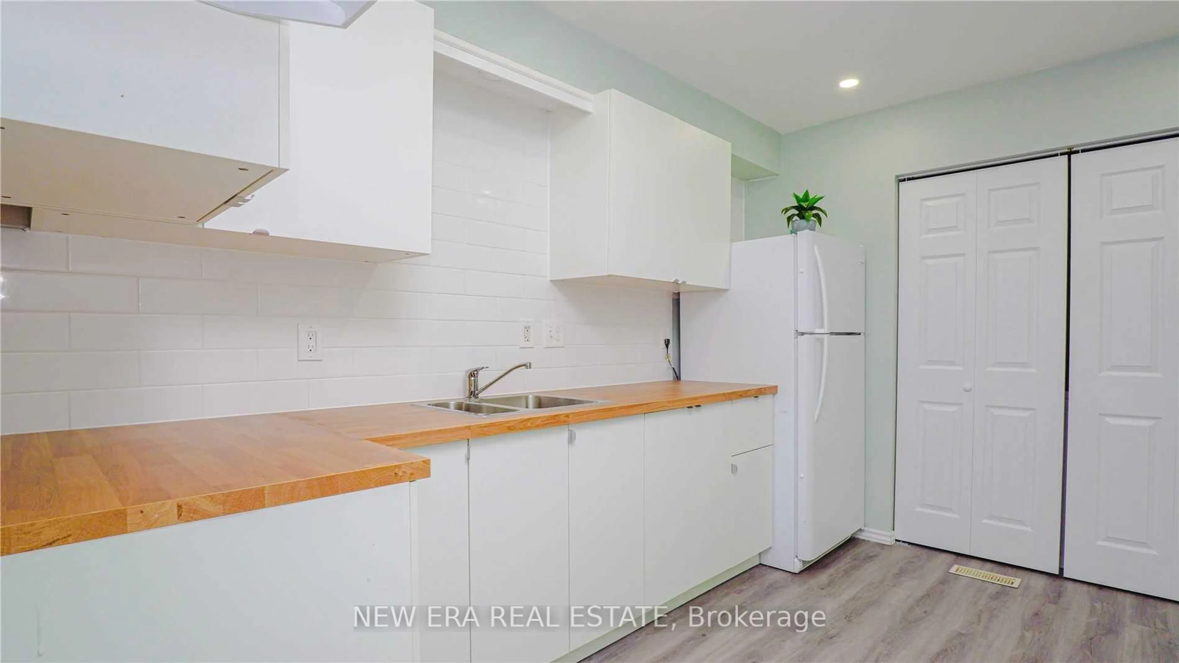 Standard kitchen, unknown for 163 Cedarbrae Ave, Waterloo Ontario N2L 4S1