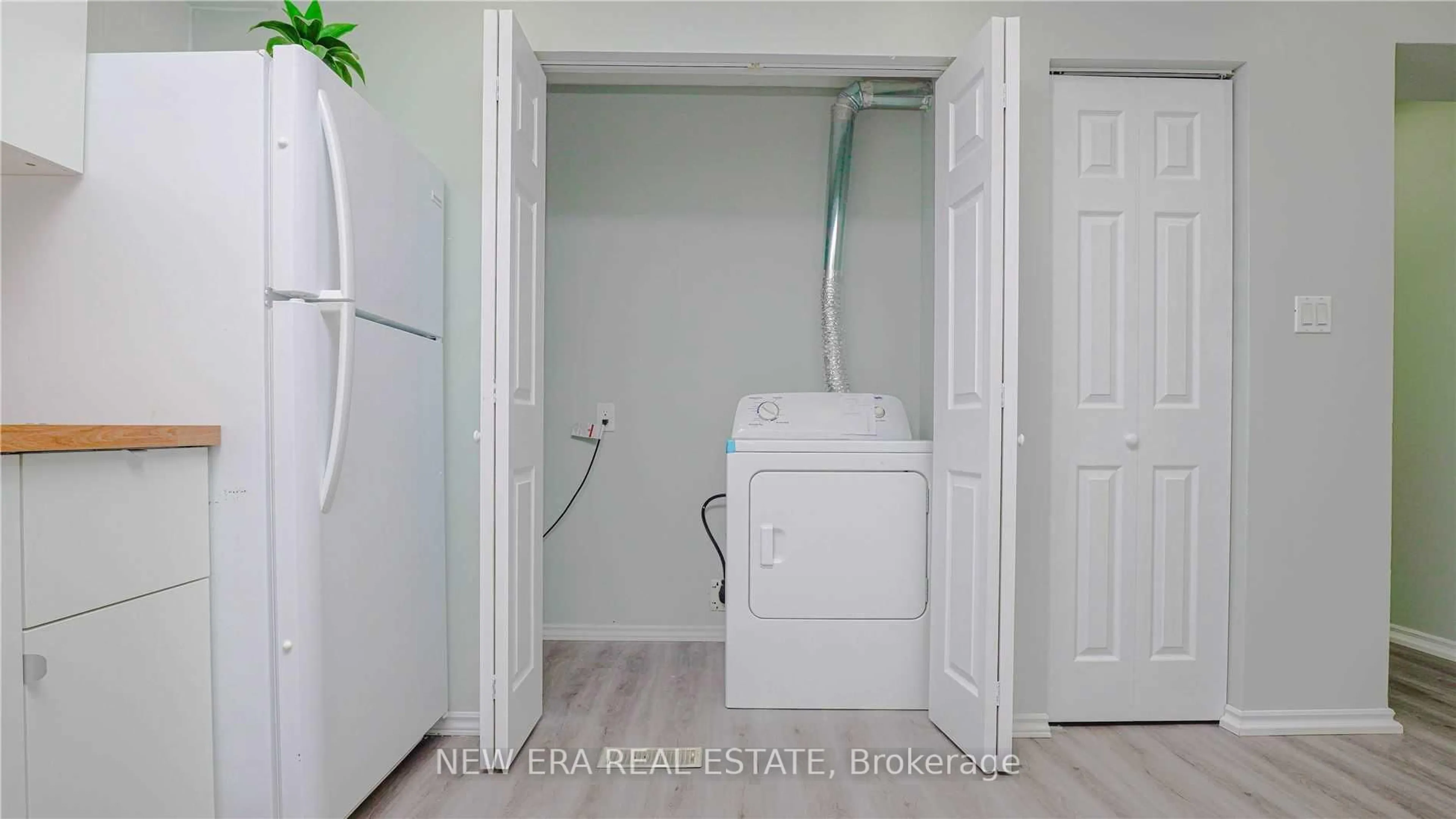 Laundry room for 163 Cedarbrae Ave, Waterloo Ontario N2L 4S1