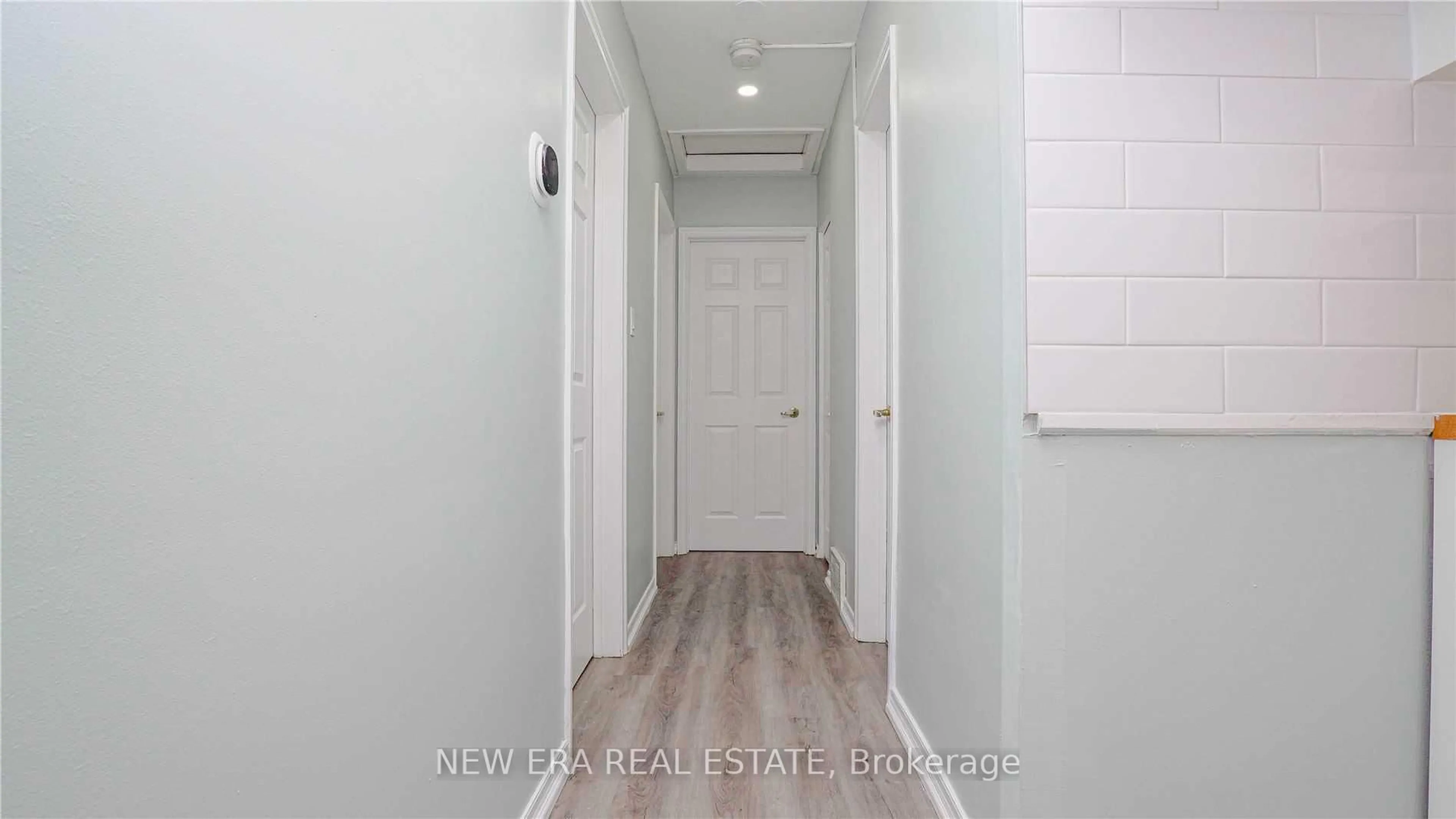 Indoor entryway for 163 Cedarbrae Ave, Waterloo Ontario N2L 4S1
