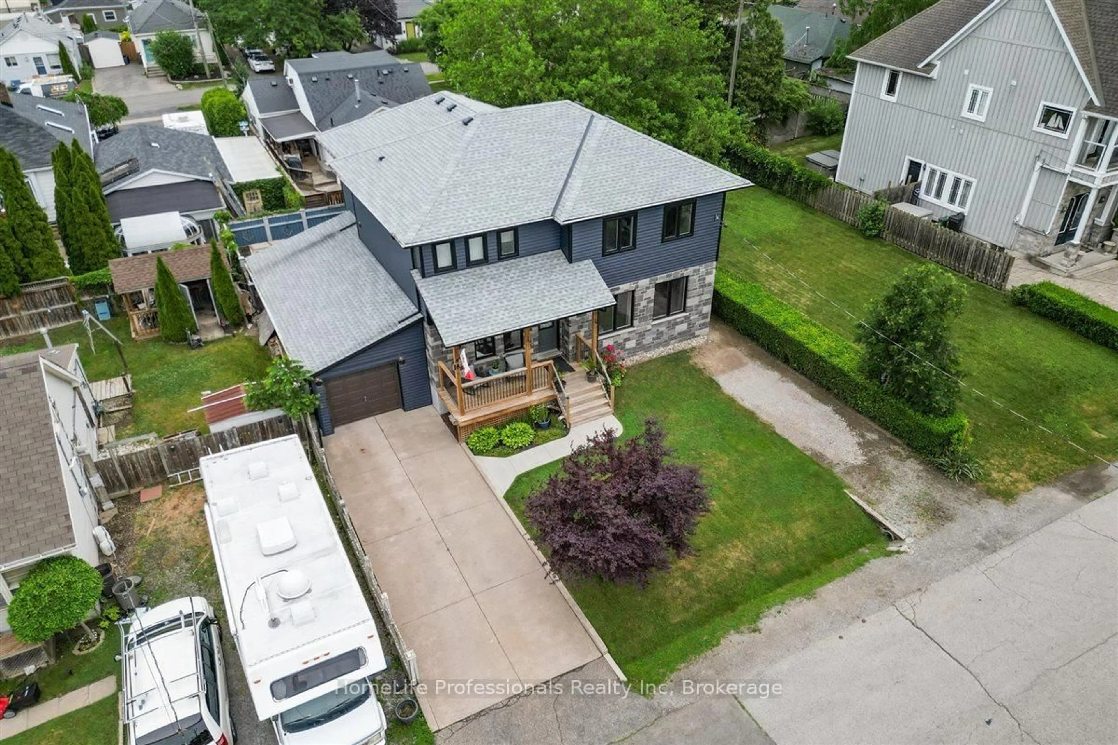 A pic from outside/outdoor area/front of a property/back of a property/a pic from drone, street for 18 Shelley Ave, St. Catharines Ontario L2N 5L5