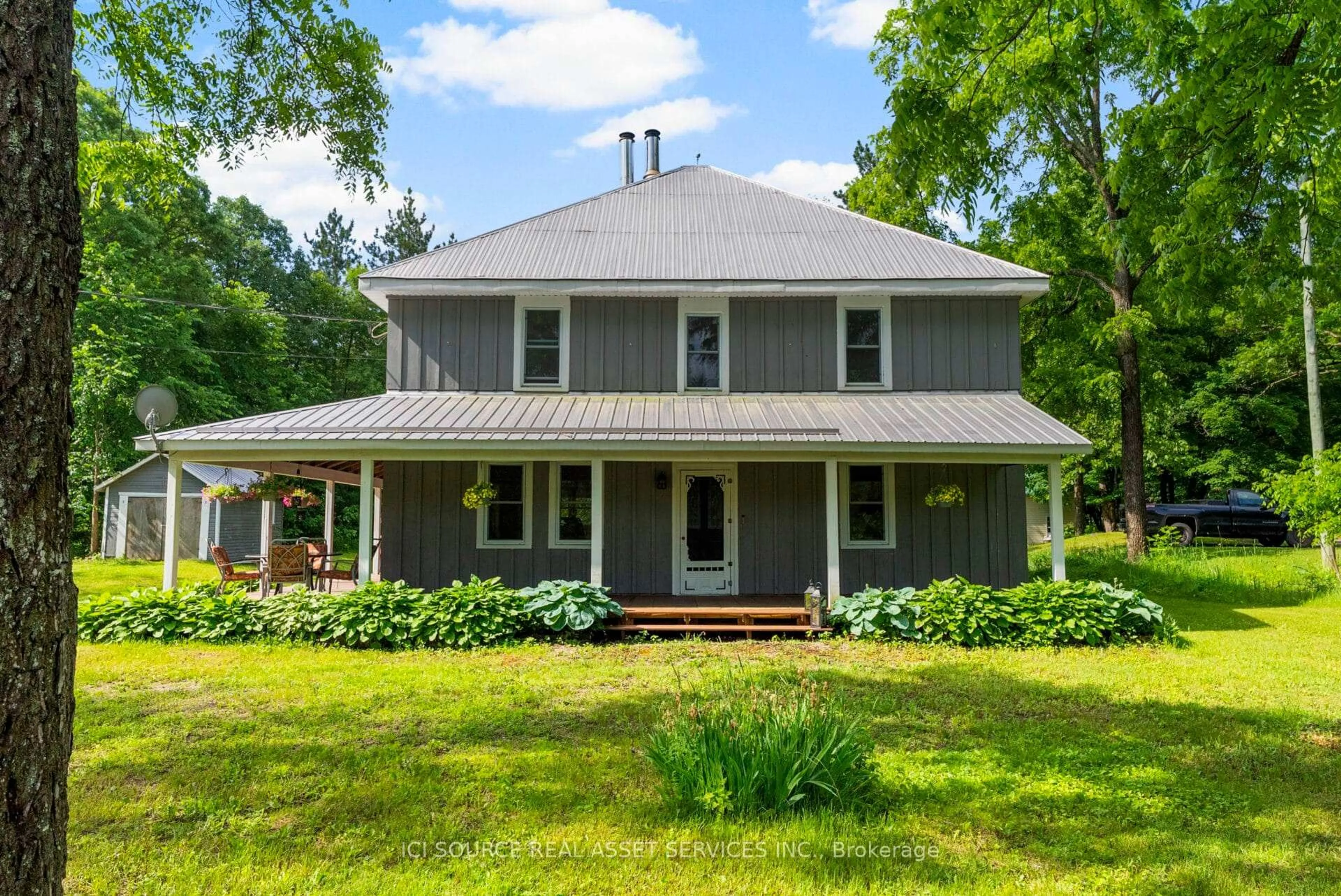 Home with vinyl exterior material, street for 11571 Lanark Rd, Calabogie Ontario K0J 1H0