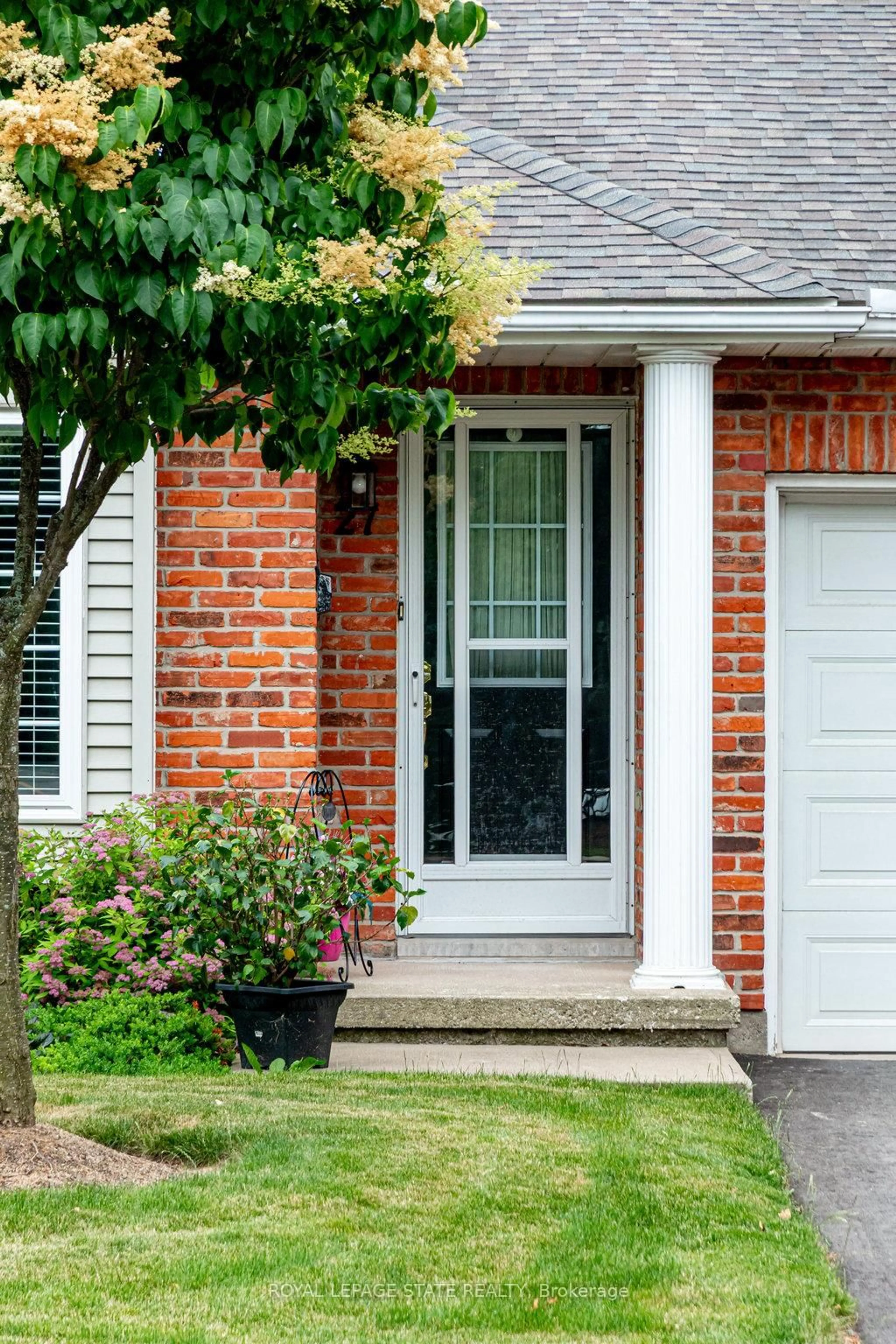 Home with brick exterior material, street for 20 Meadowlands Blvd #27, Hamilton Ontario L9K 1J5