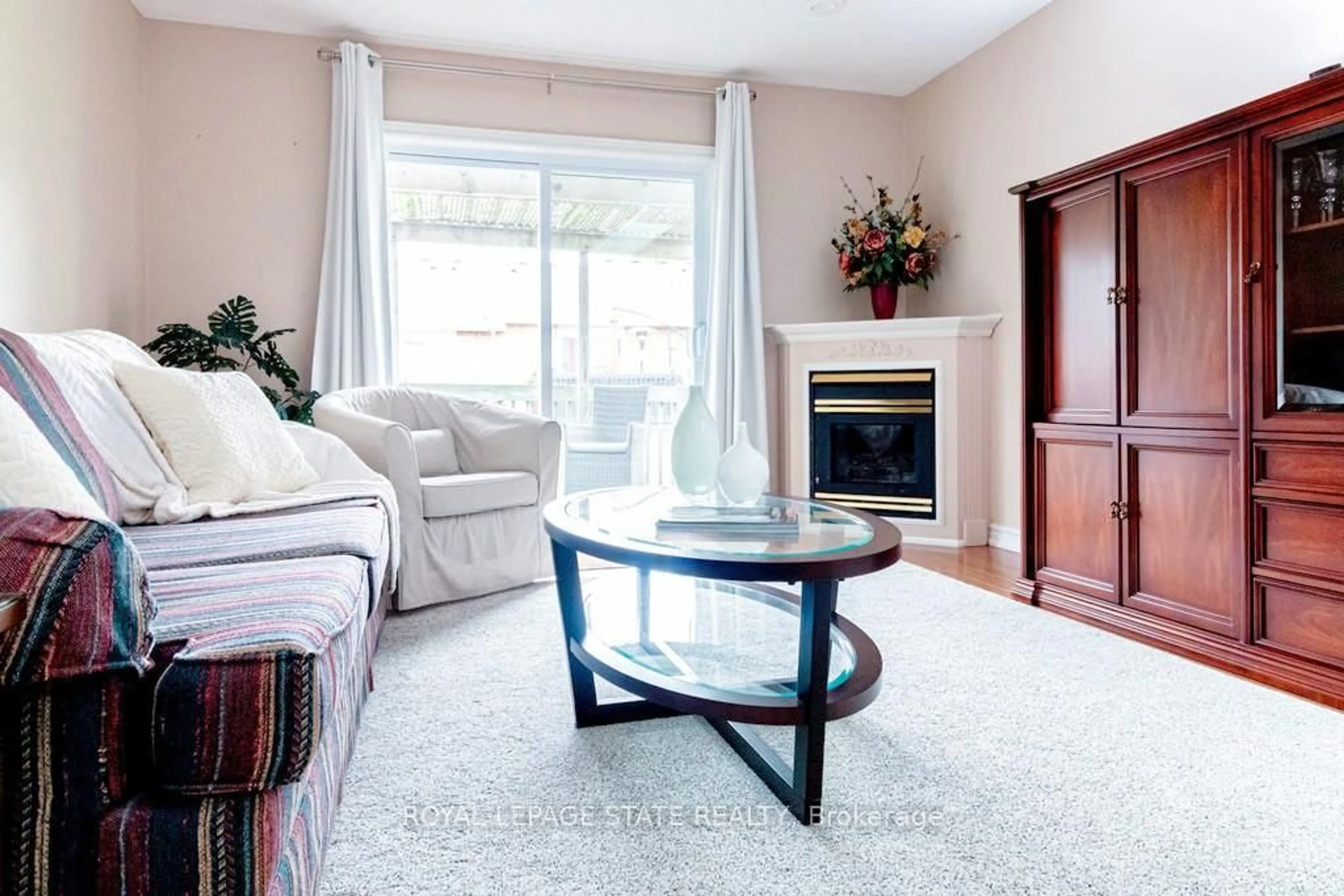 Living room with furniture, unknown for 20 Meadowlands Blvd #27, Hamilton Ontario L9K 1J5