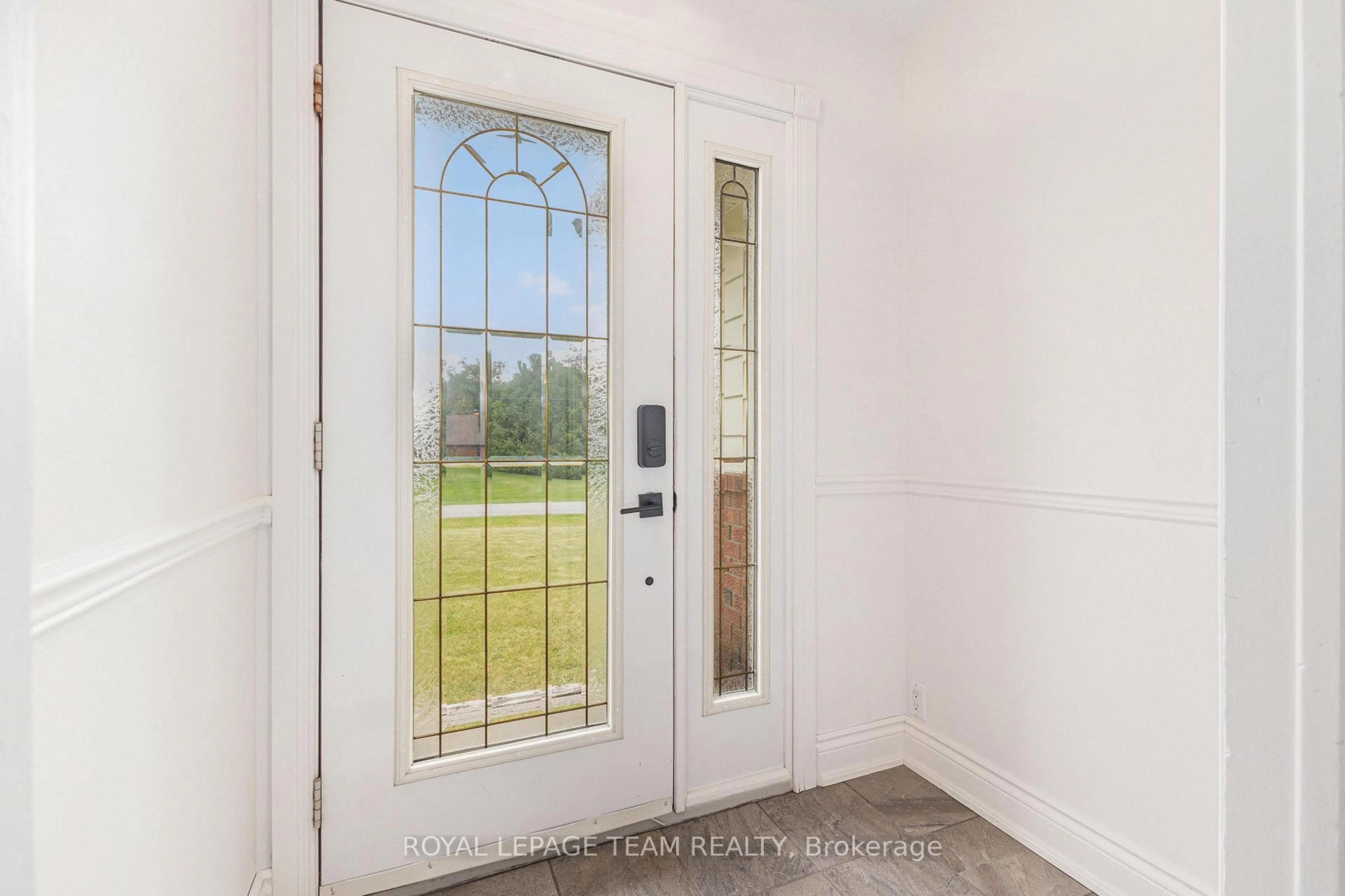 Indoor entryway for 104 Burns Dr, Braeside Ontario K0A 1G0