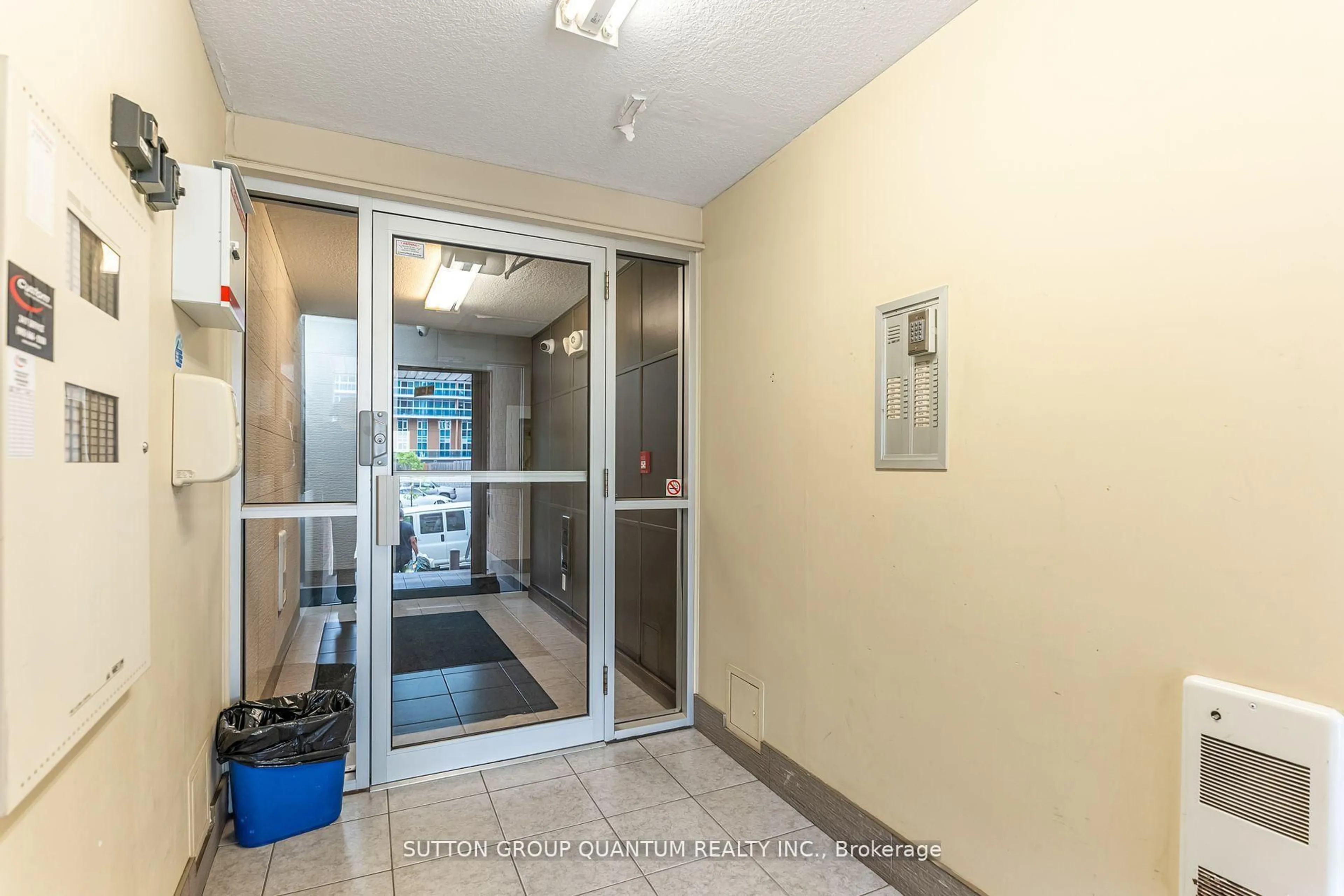 Indoor foyer for 253 Lester St #204, Waterloo Ontario N2L 3W6