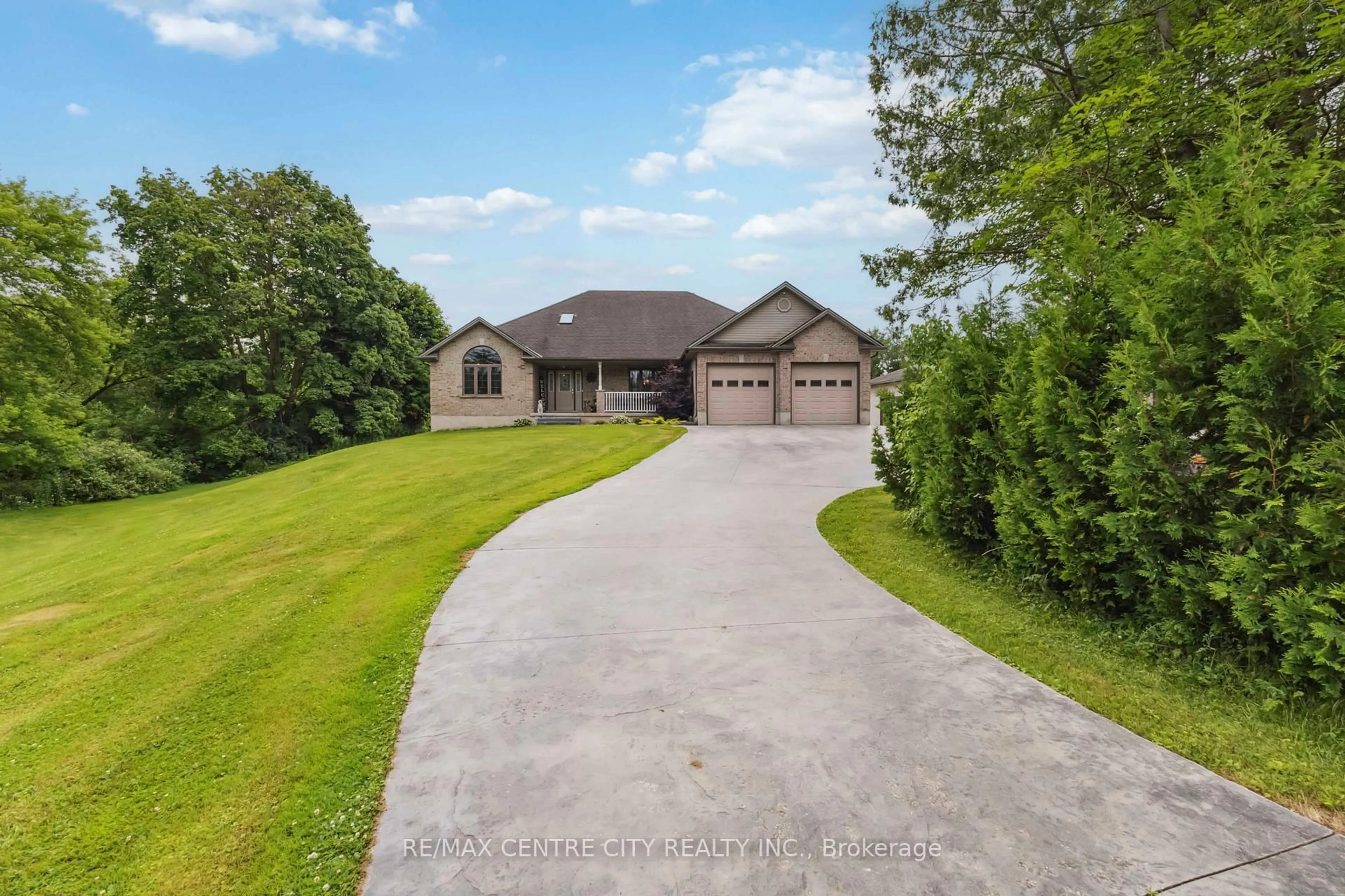 A pic from outside/outdoor area/front of a property/back of a property/a pic from drone, water/lake/river/ocean view for 1839 Parkhurst Ave, London East Ontario N5V 2C4