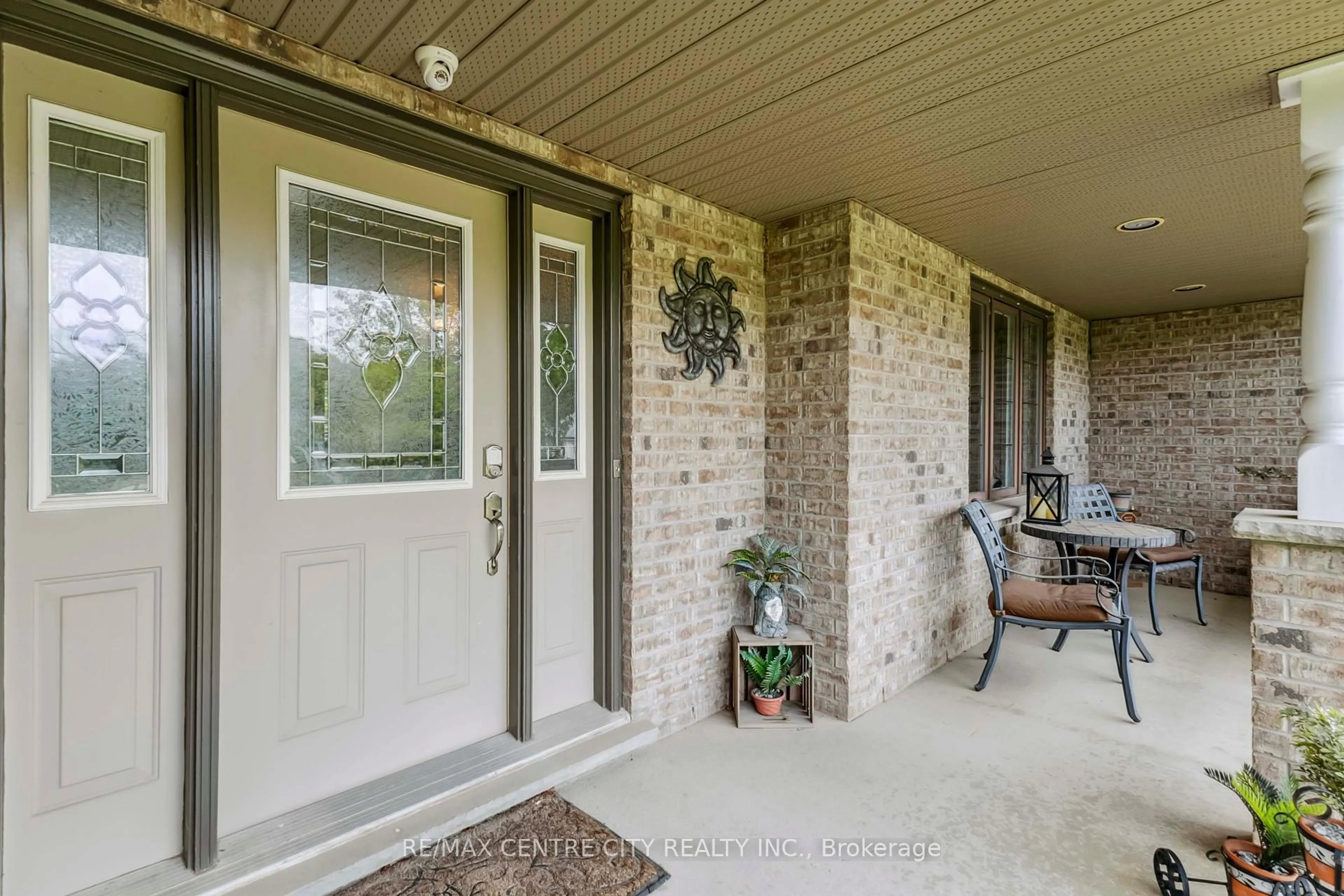 Indoor entryway for 1839 Parkhurst Ave, London East Ontario N5V 2C4