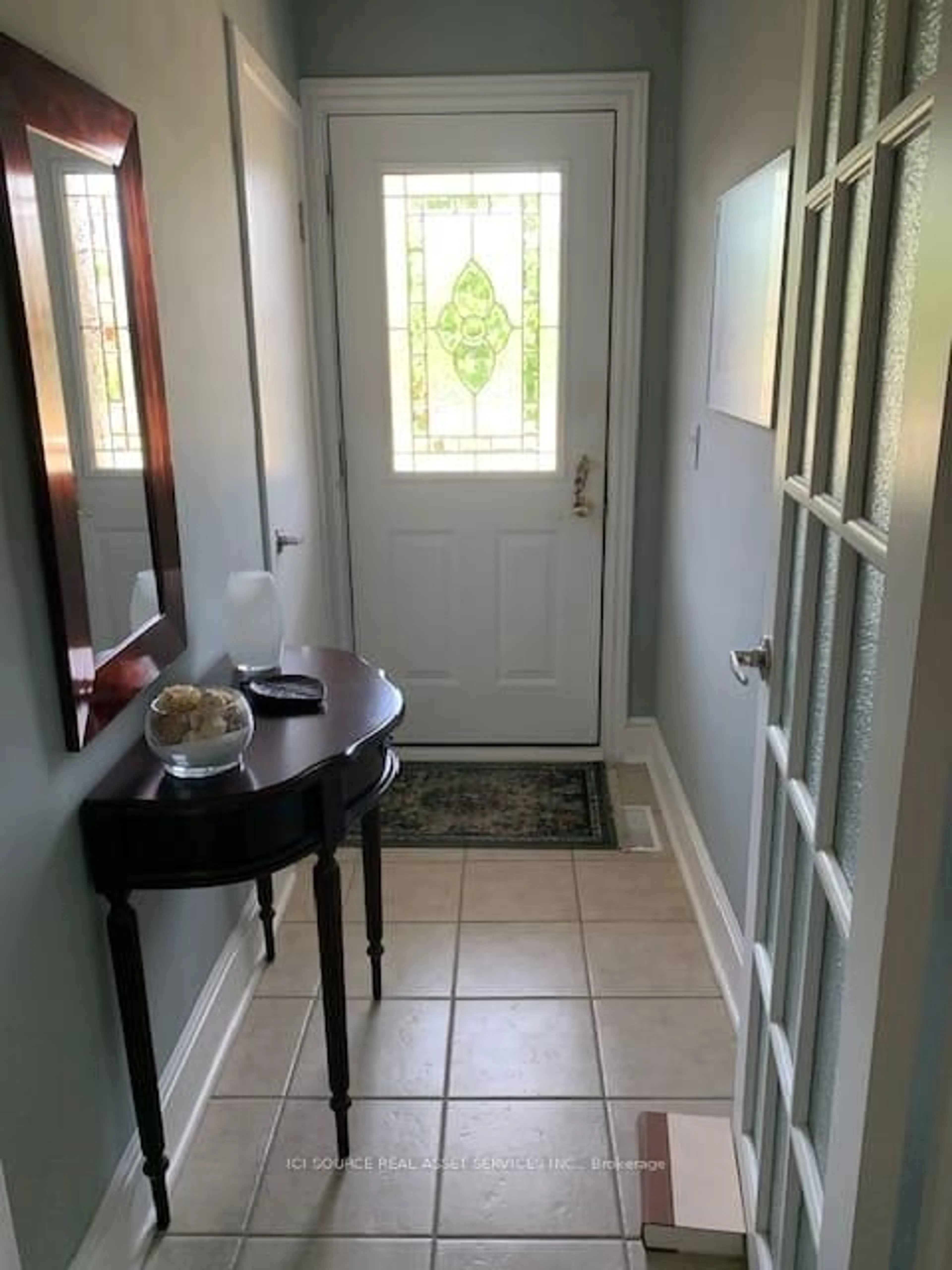 Indoor entryway for 20 Hillier Cres, Brantford Ontario N3R 1X1