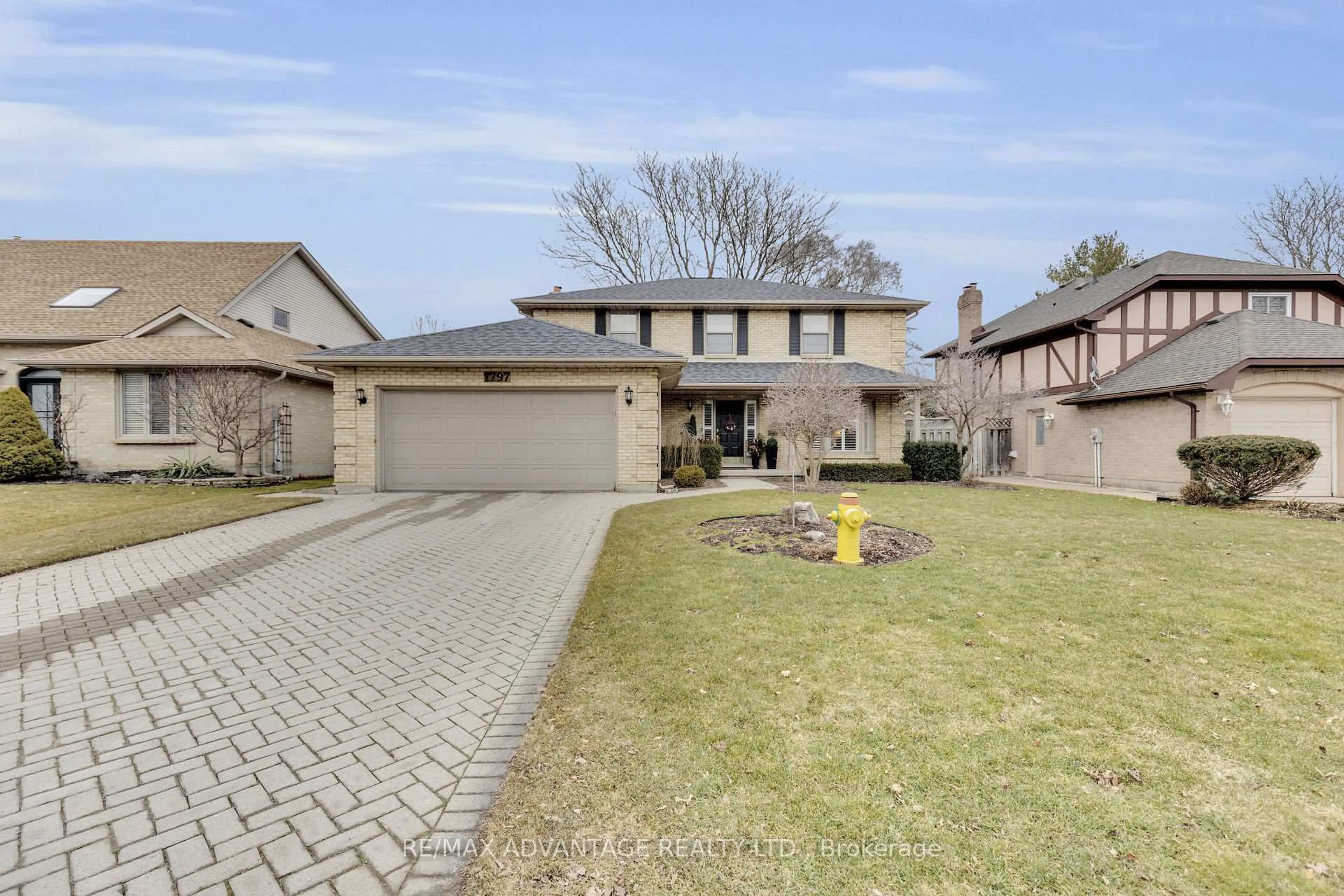 A pic from outside/outdoor area/front of a property/back of a property/a pic from drone, street for 1797 Phillbrook Crt, London North Ontario N5X 2Z3