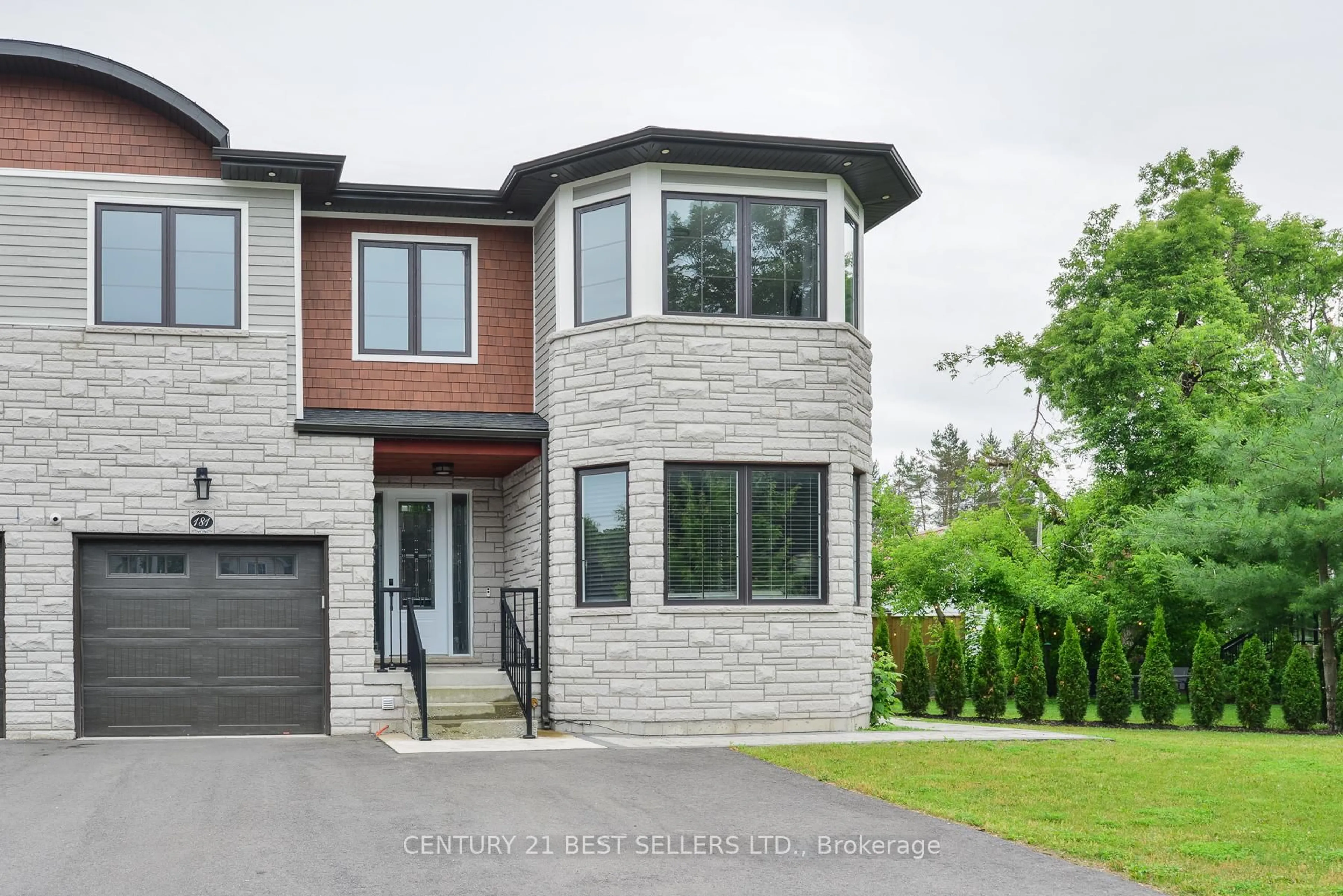 Home with brick exterior material, street for 181 Anglo St, Bracebridge Ontario P1L 2H3
