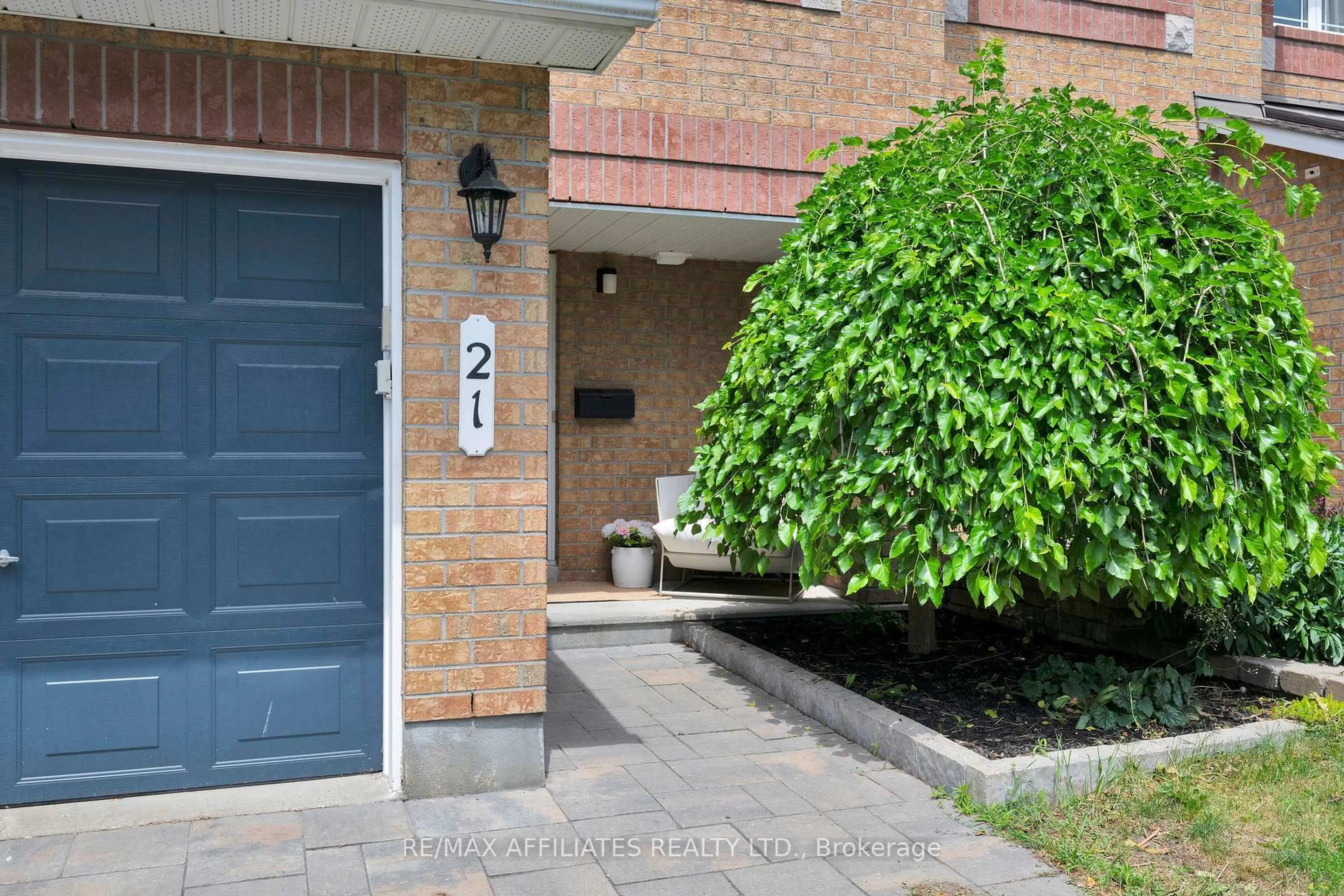 Unknown for 21 Flowertree Cres, Kanata Ontario K2M 2R8