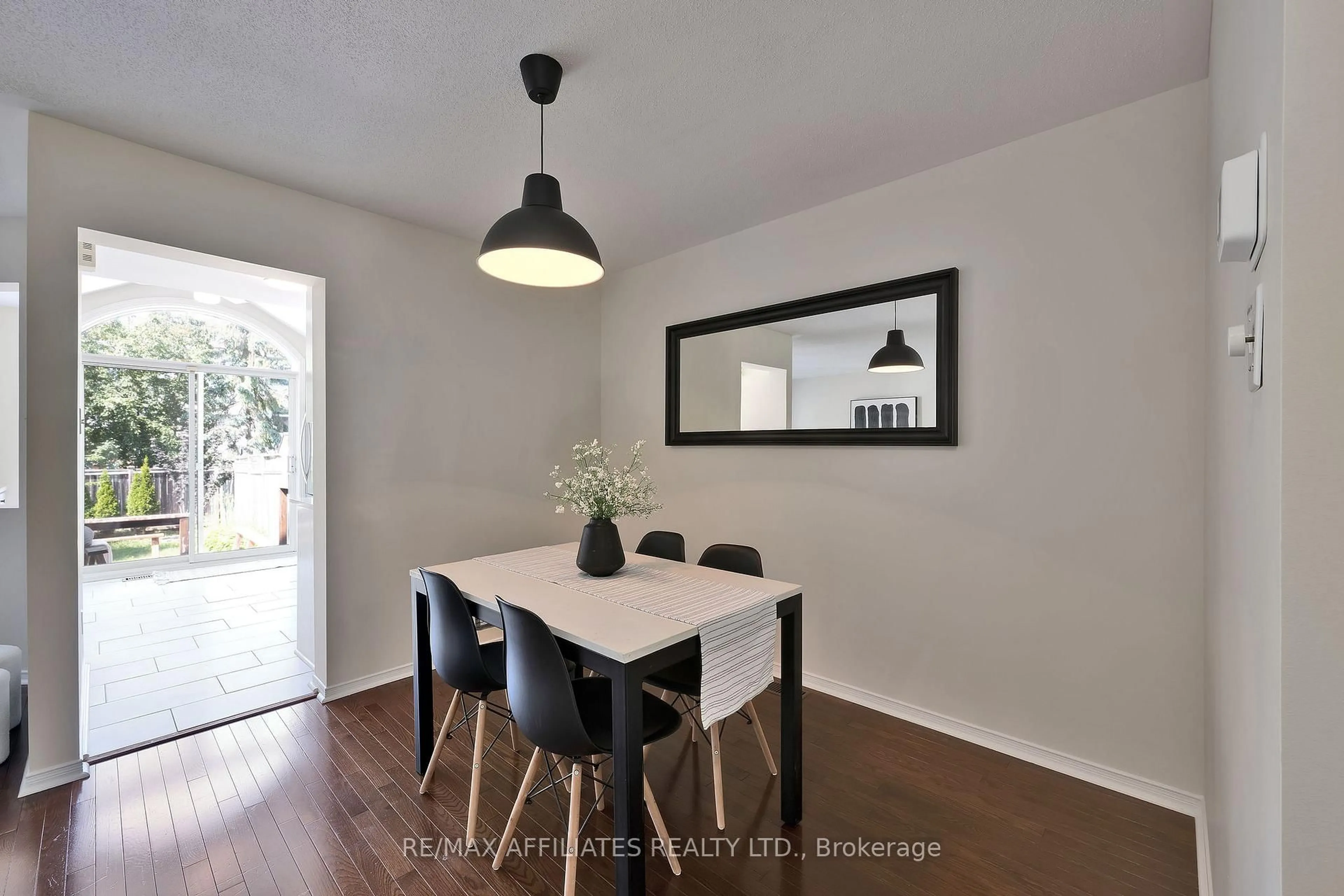 Dining room, wood/laminate floor for 21 Flowertree Cres, Kanata Ontario K2M 2R8