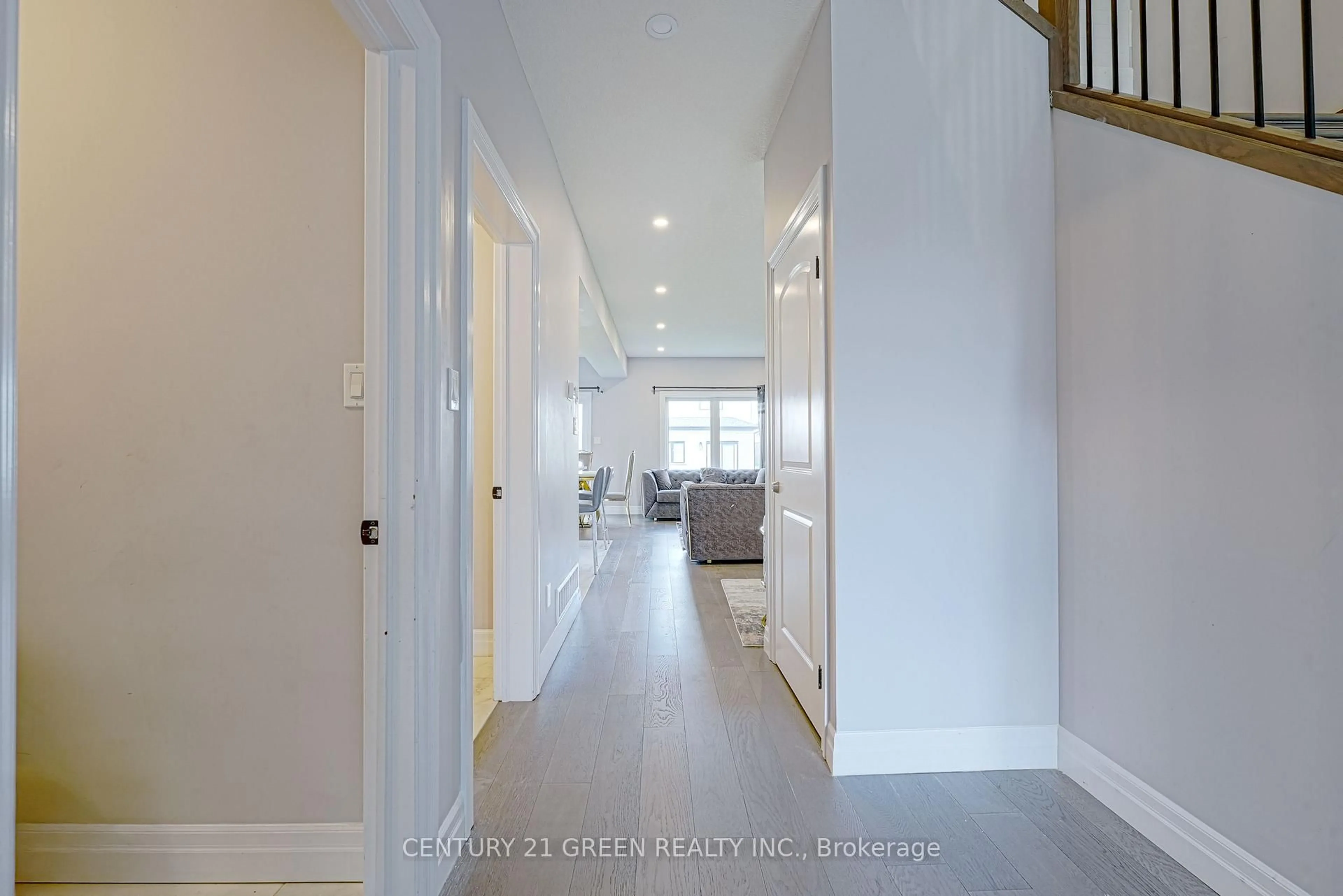 Indoor entryway for 3861 Auckland Ave, London South Ontario N6L 0J3