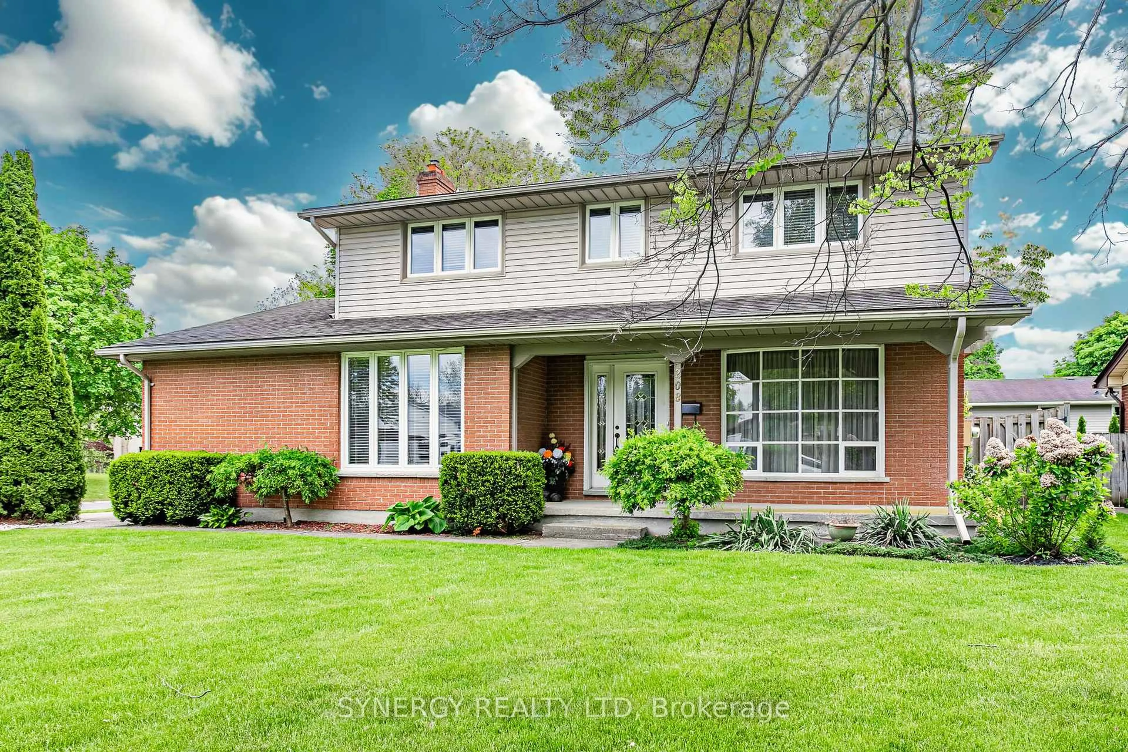 Home with brick exterior material, street for 208 Lamore Cres, Strathroy-Caradoc Ontario N7G 2C1