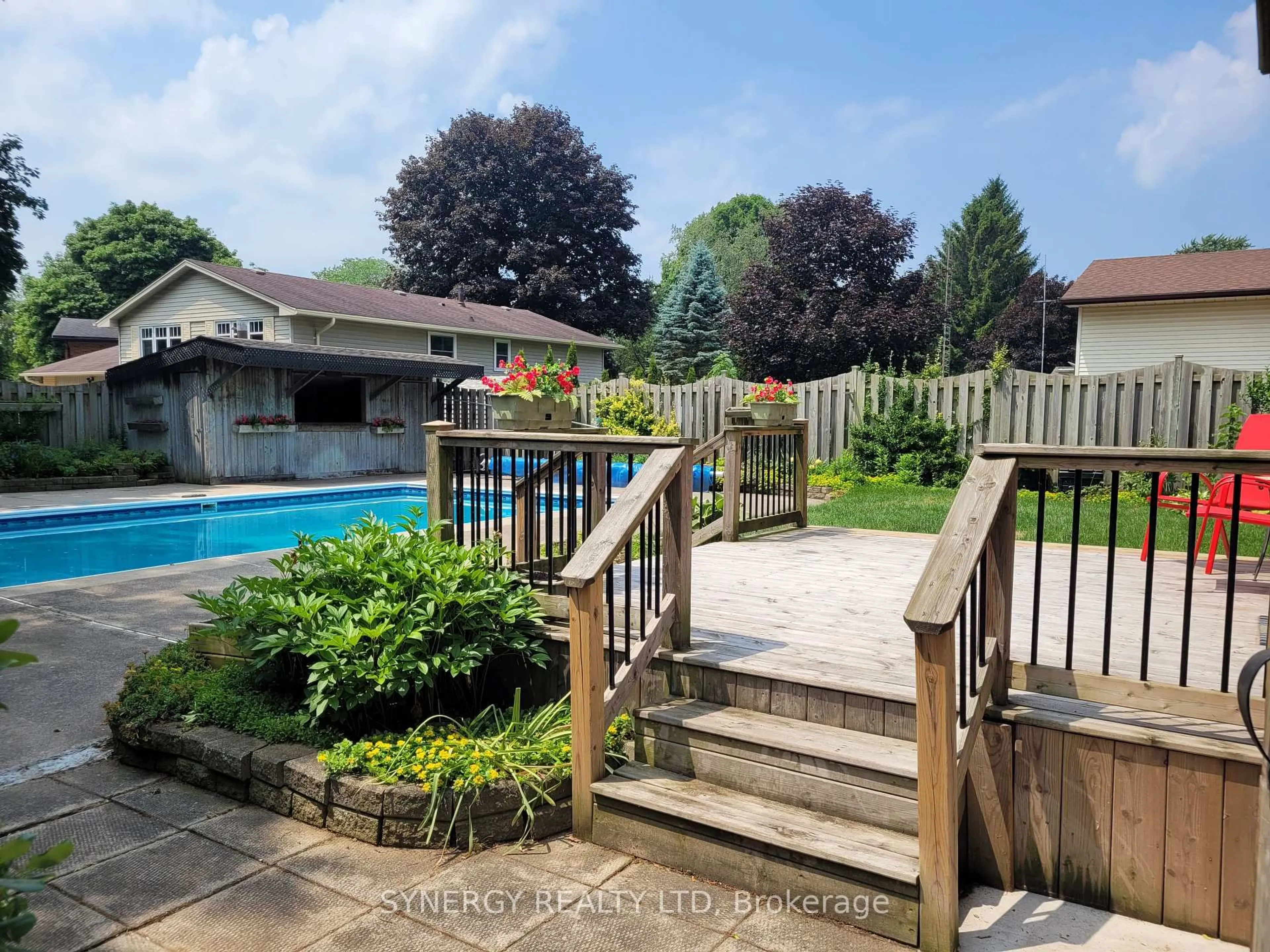 A pic from outside/outdoor area/front of a property/back of a property/a pic from drone, water/lake/river/ocean view for 208 Lamore Cres, Strathroy-Caradoc Ontario N7G 2C1