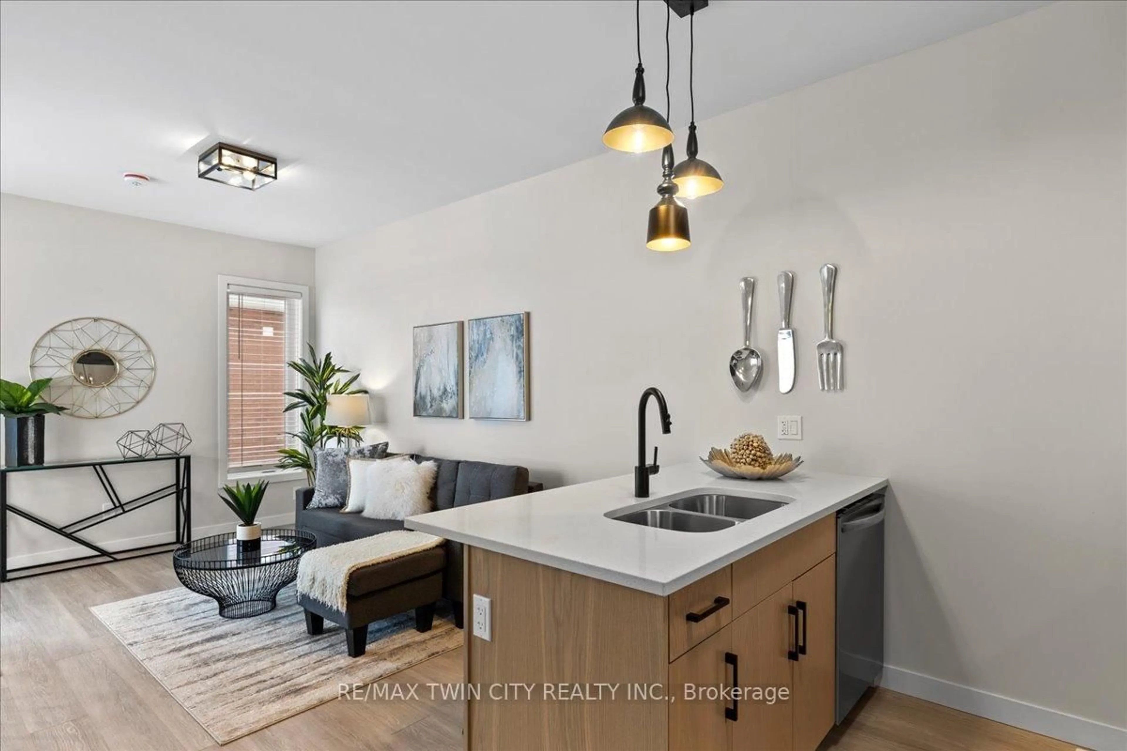 Open concept kitchen, unknown for 2 Pipers Green Crt, Kitchener Ontario N2E 3C6