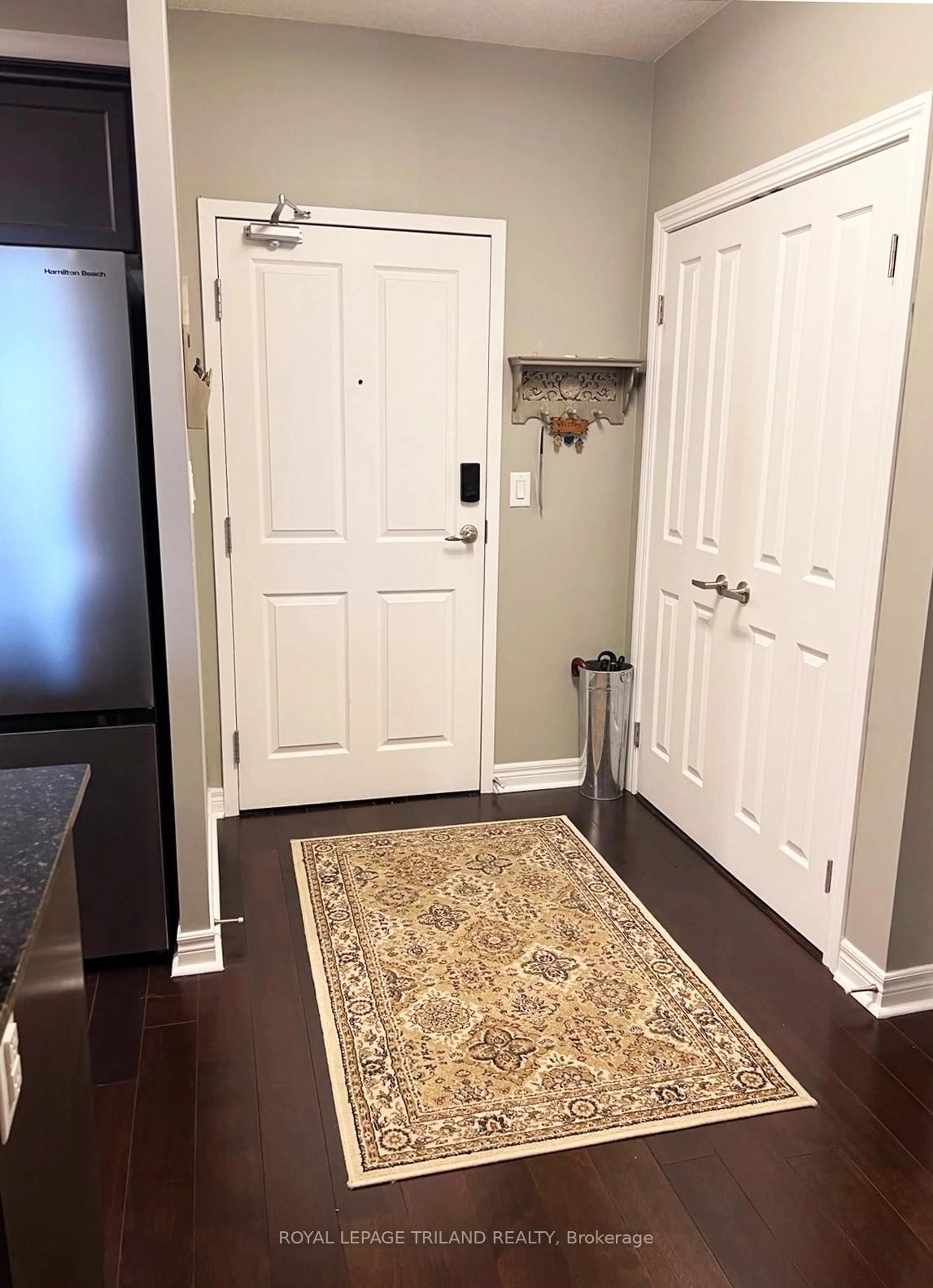 Indoor entryway for 1030 CORONATION Dr #909, London North Ontario N6G 0G5