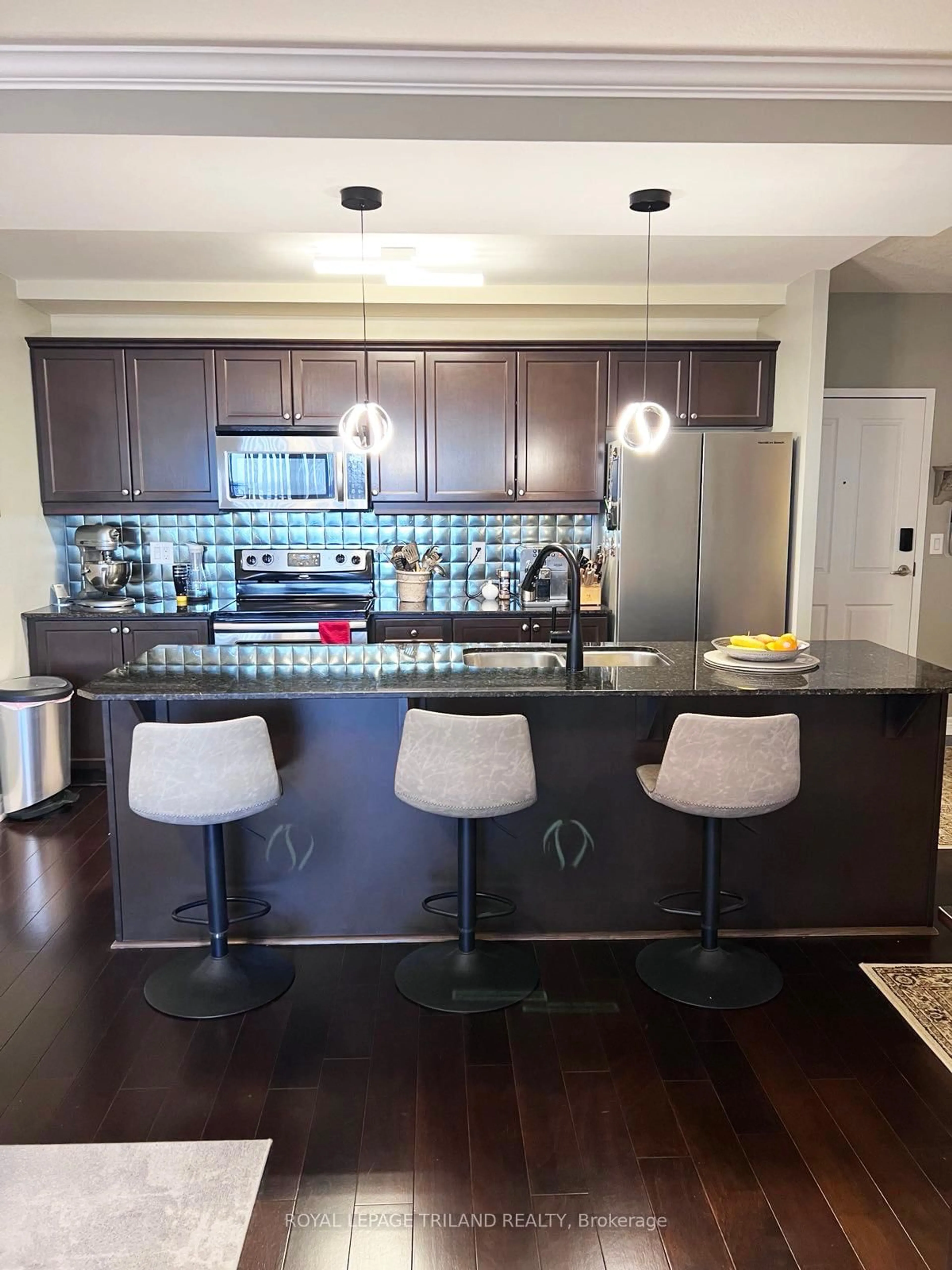 Open concept kitchen, wood/laminate floor for 1030 CORONATION Dr #909, London North Ontario N6G 0G5