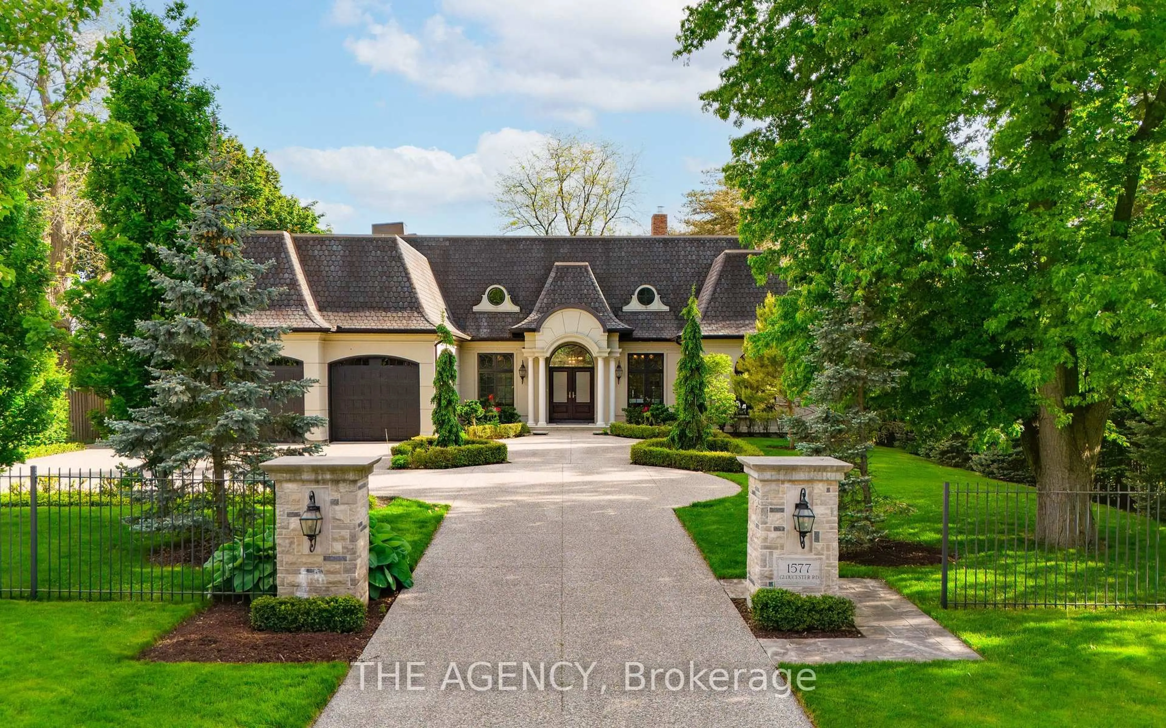 Home with brick exterior material, street for 1577 Gloucester Rd, London North Ontario N6G 2S5