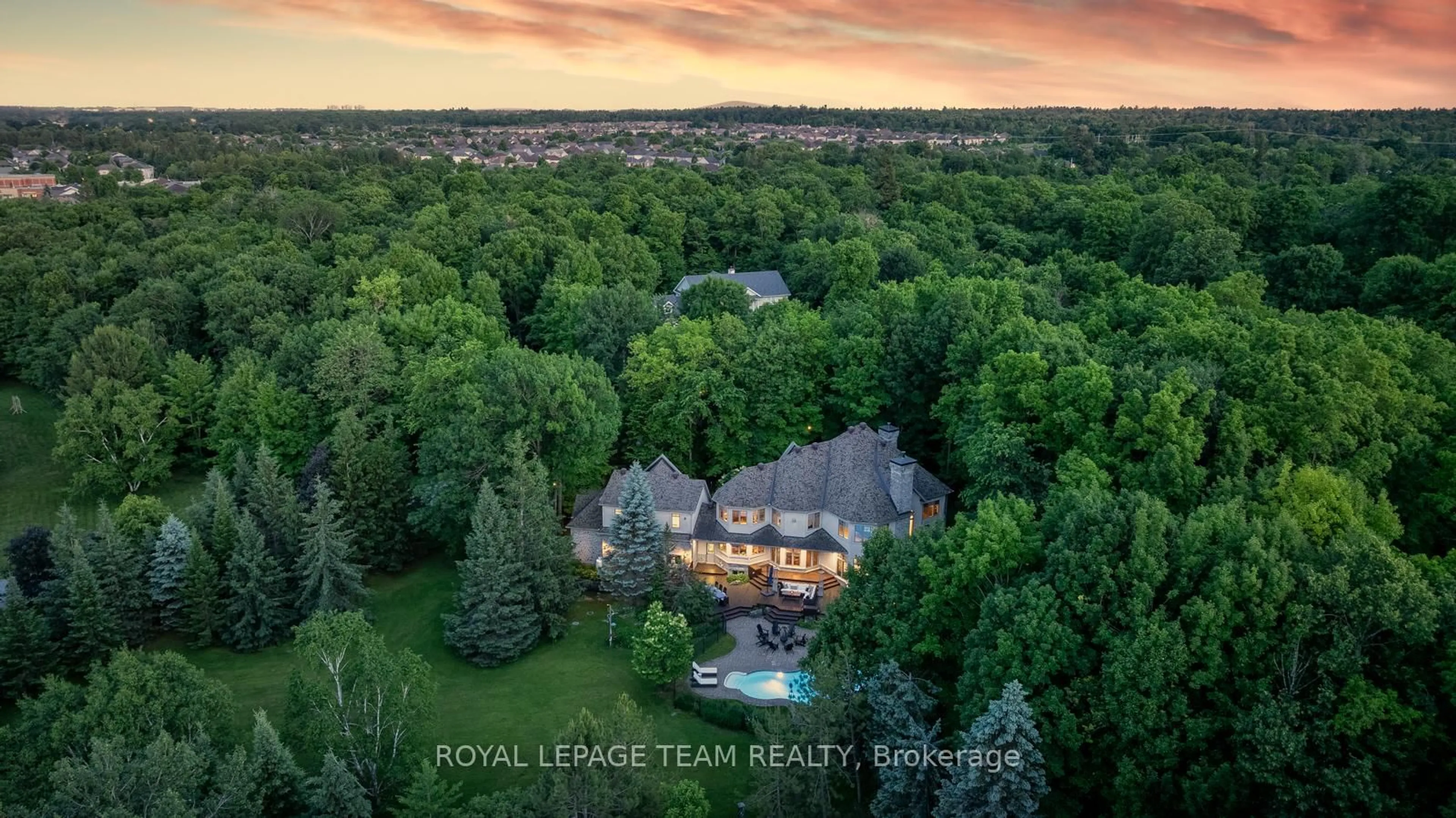 A pic from outside/outdoor area/front of a property/back of a property/a pic from drone, unknown for 33 Marchbrook Circ, Ottawa Ontario K2W 1A1