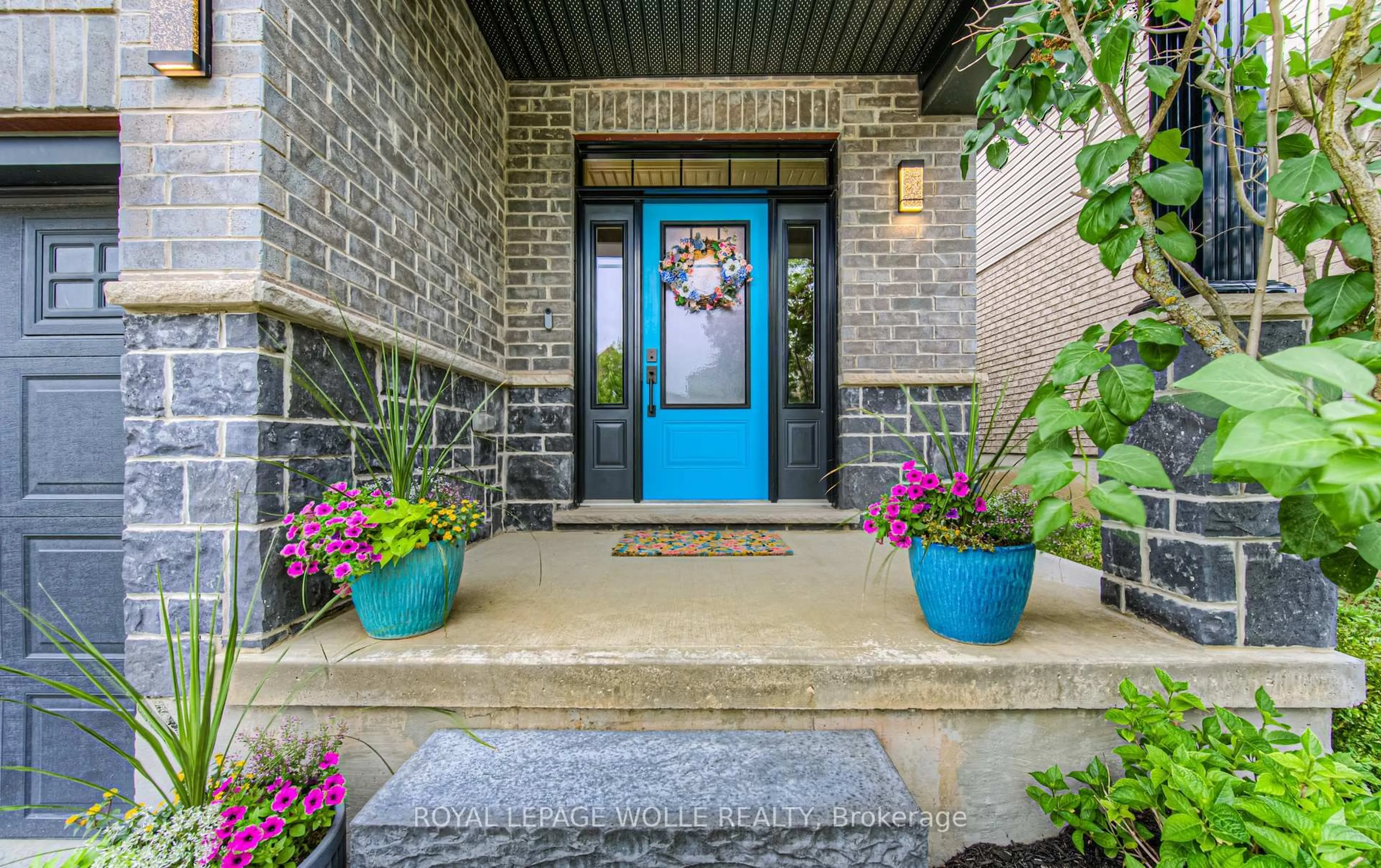 Indoor entryway for 721 Rock Elm St, Waterloo Ontario N2V 0C2