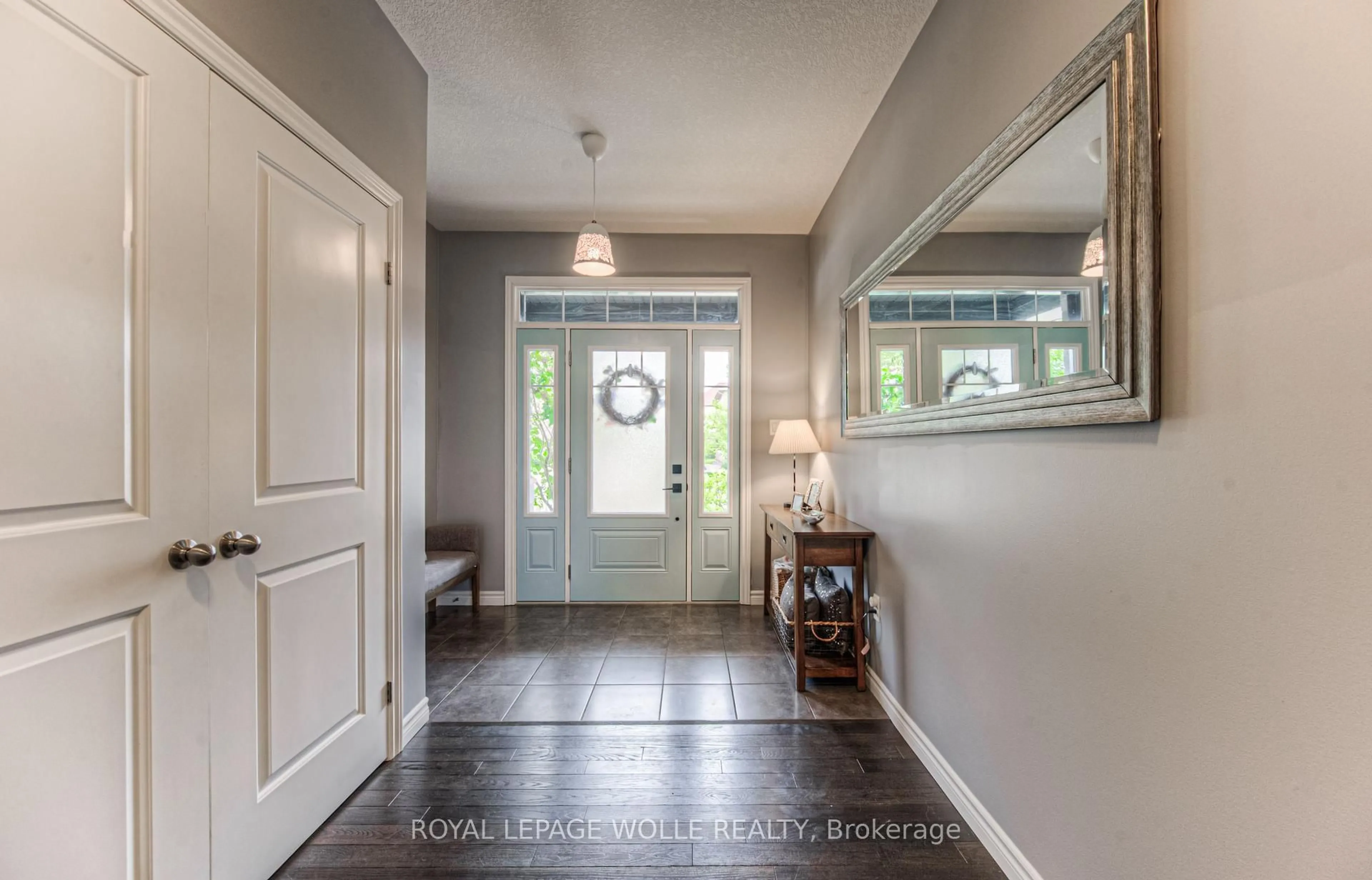 Indoor entryway for 721 Rock Elm St, Waterloo Ontario N2V 0C2