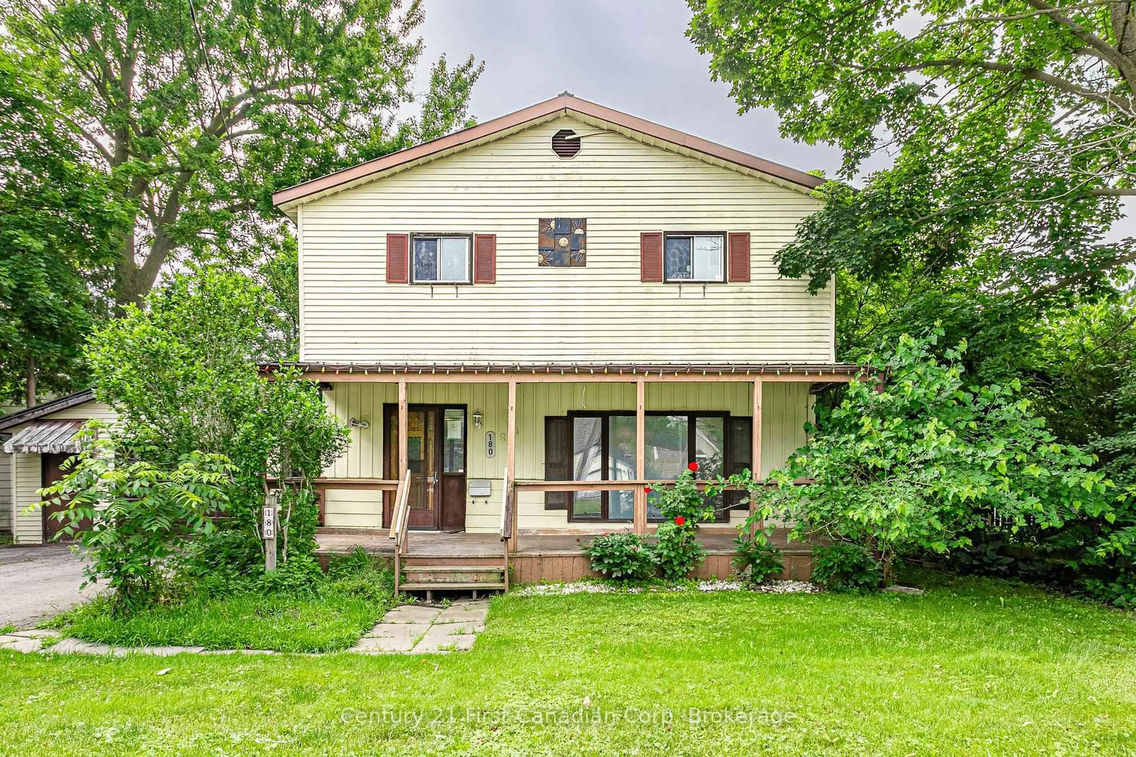 Home with vinyl exterior material, street for 180 King Hiram St, Ingersoll Ontario N5C 1L8
