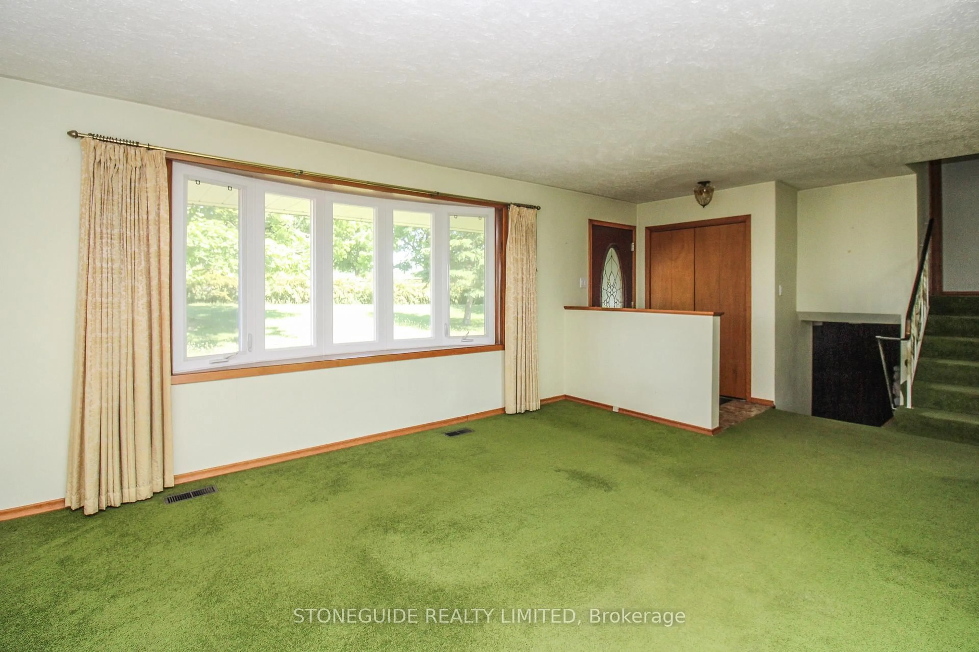 A pic of a room for 527 Lily Lake Rd, Selwyn Ontario K9J 6X3