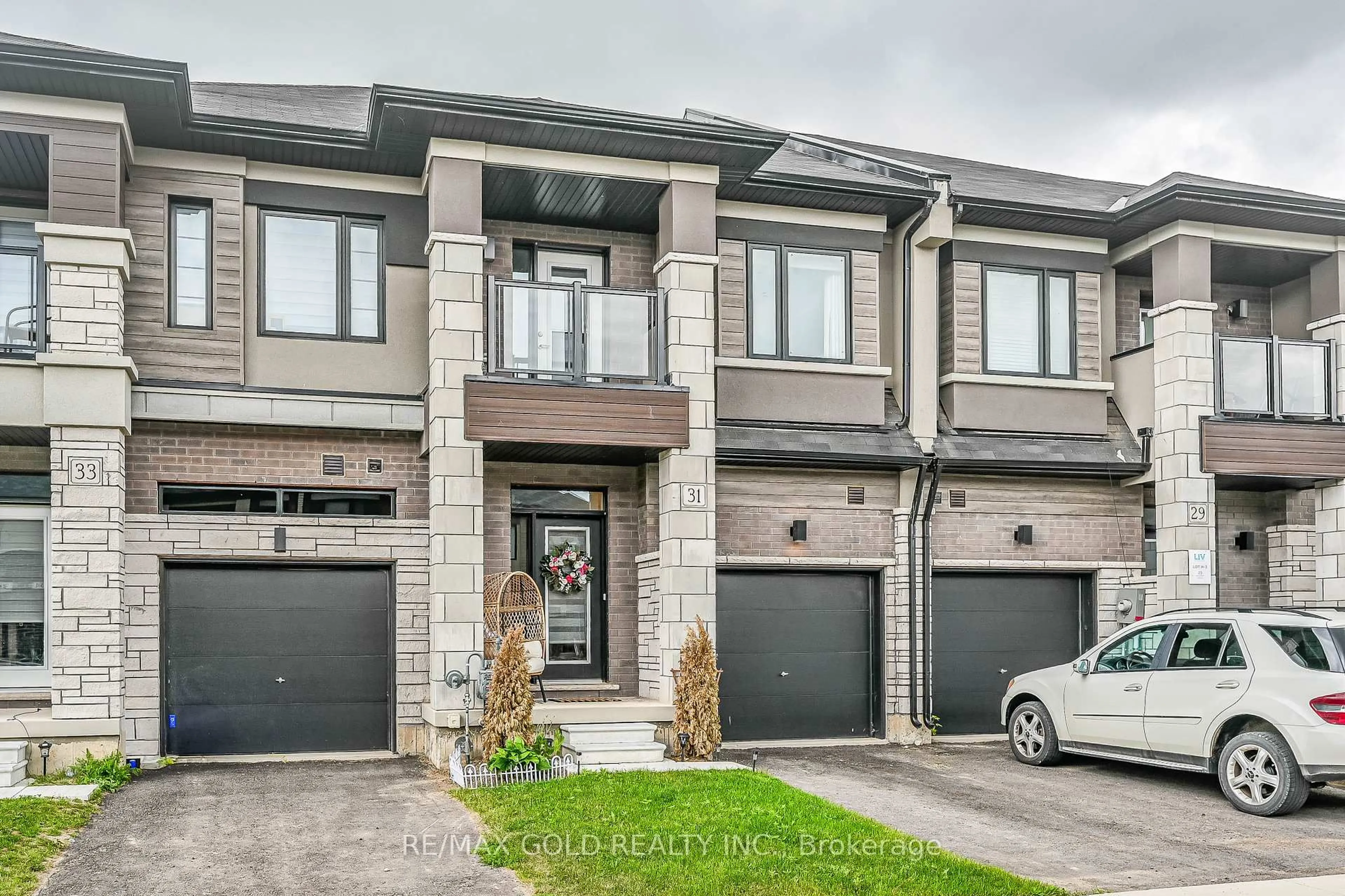 Home with brick exterior material, street for 31 Bowery Rd, Brantford Ontario N3V 0A9