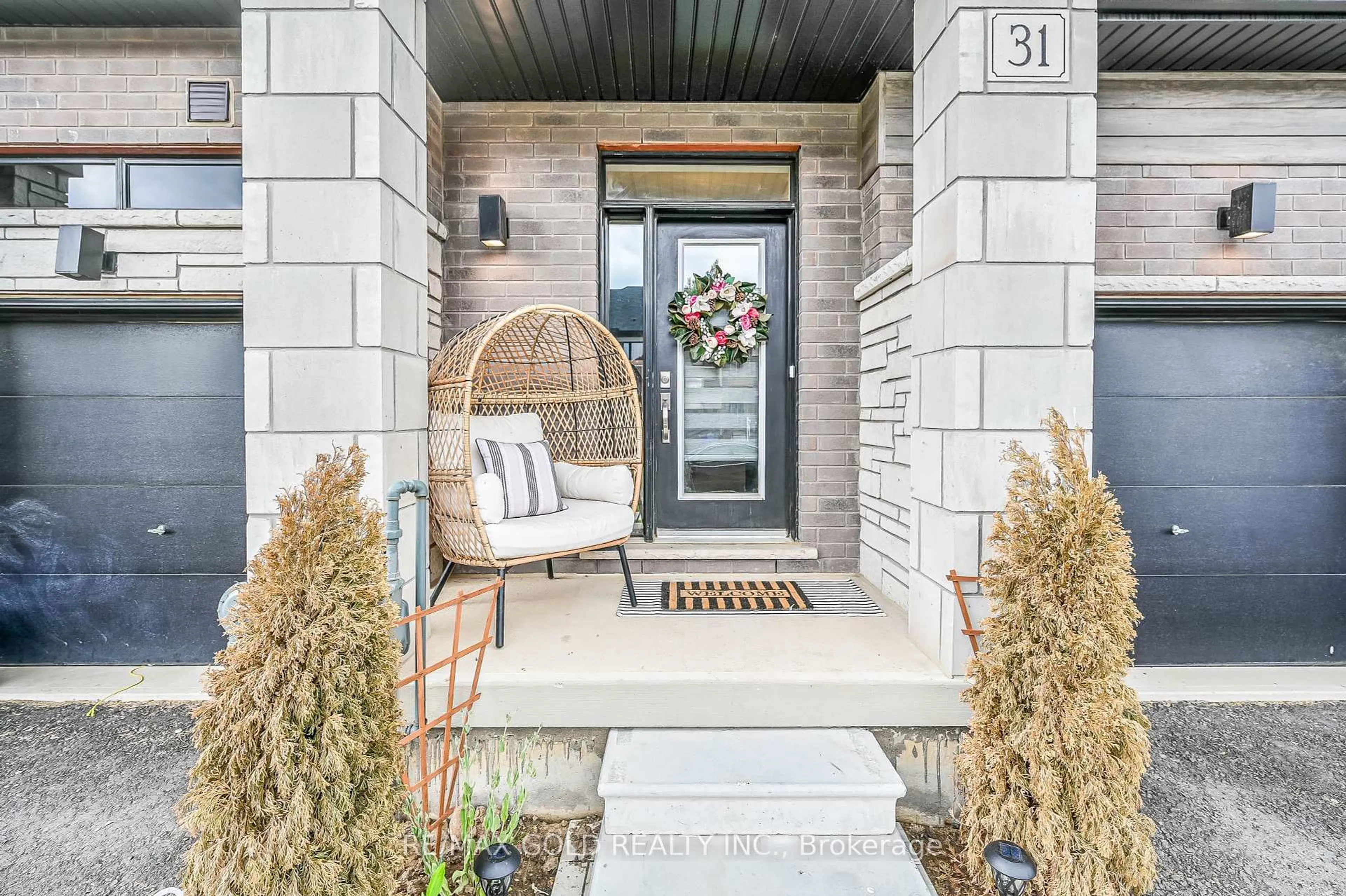 Indoor entryway for 31 Bowery Rd, Brantford Ontario N3V 0A9