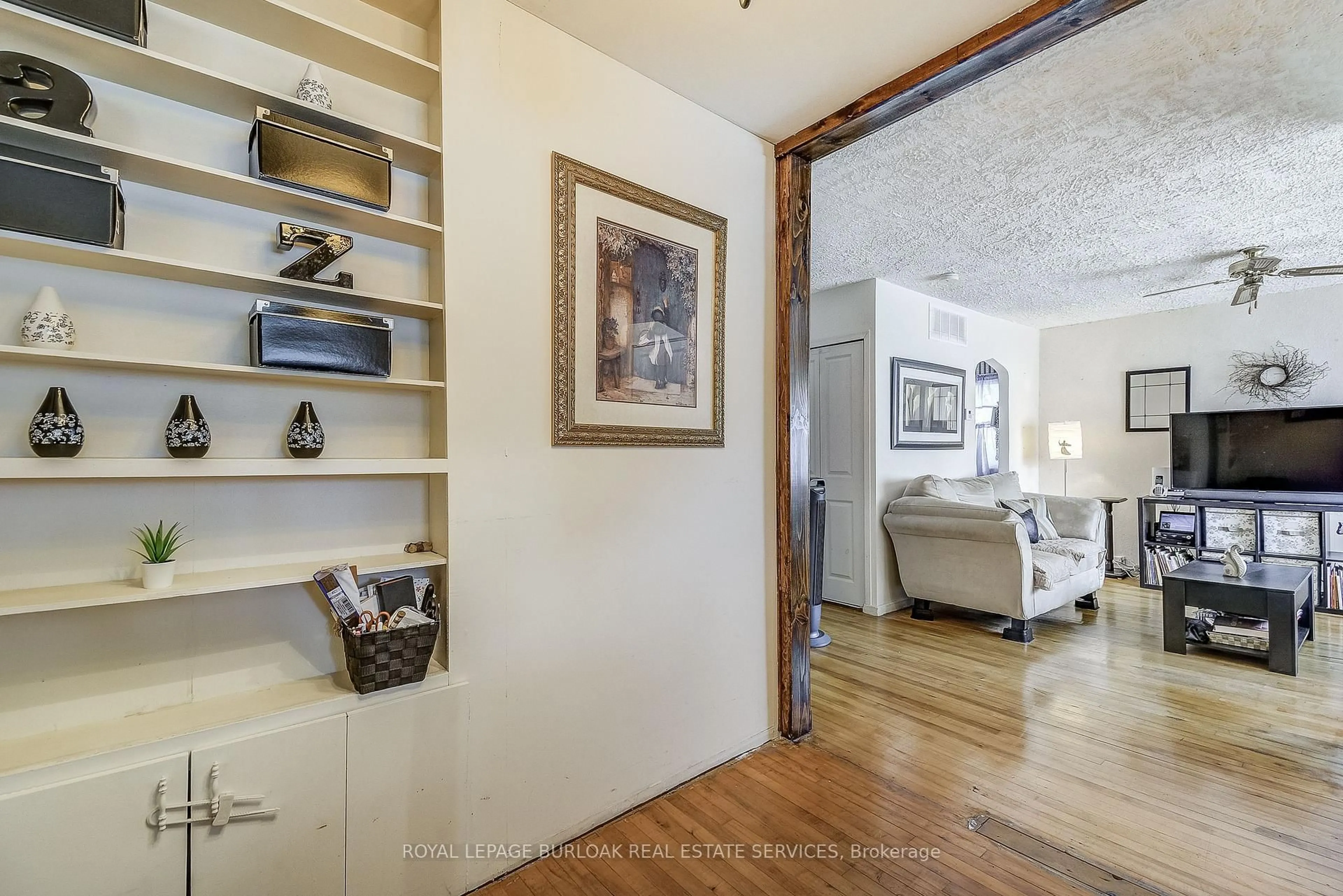Indoor entryway for 84 East 32 St, Hamilton Ontario L8V 3R9
