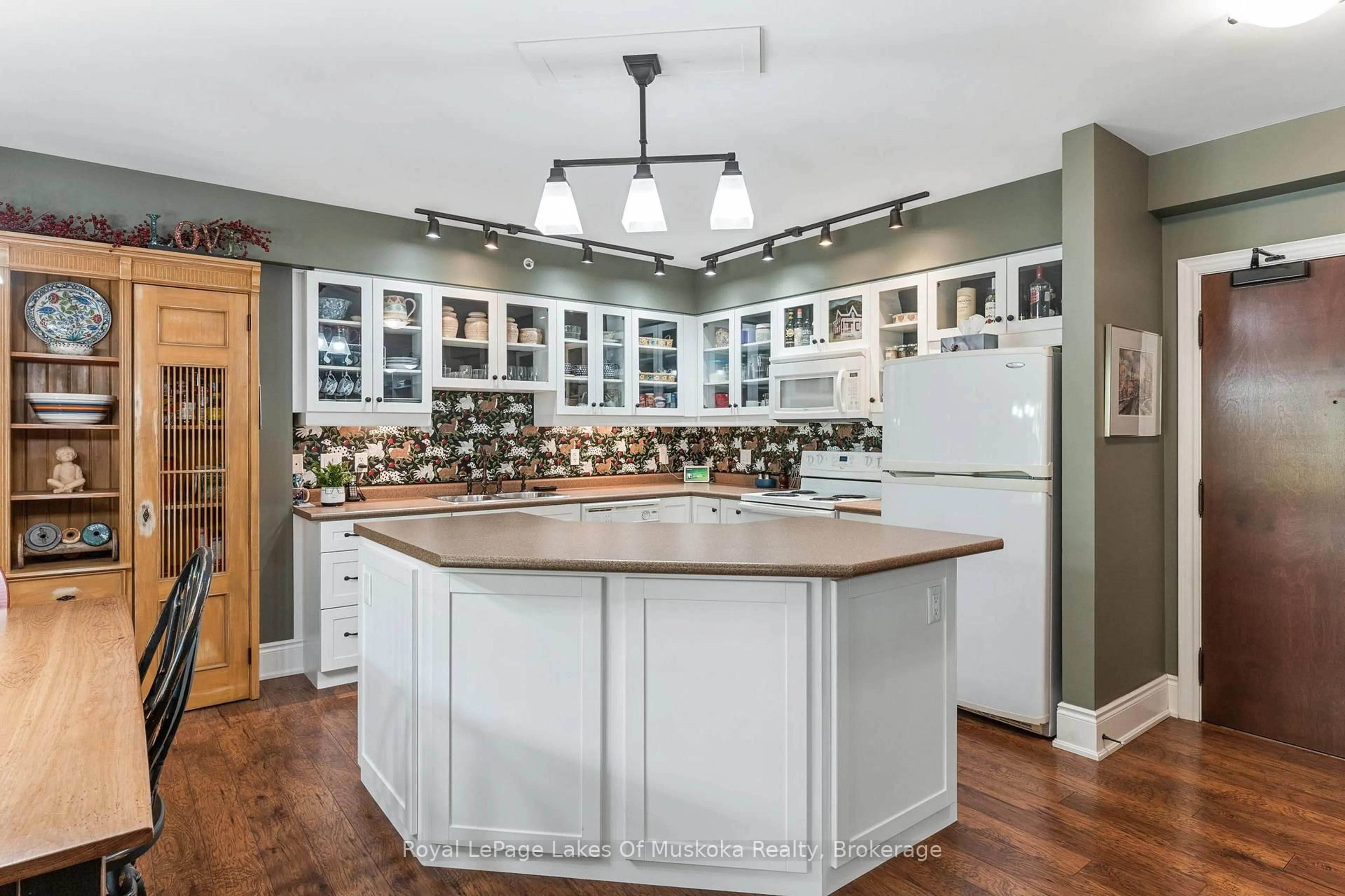 Open concept kitchen, ceramic/tile floor for 391 Manitoba St #205, Bracebridge Ontario P1L 0B6