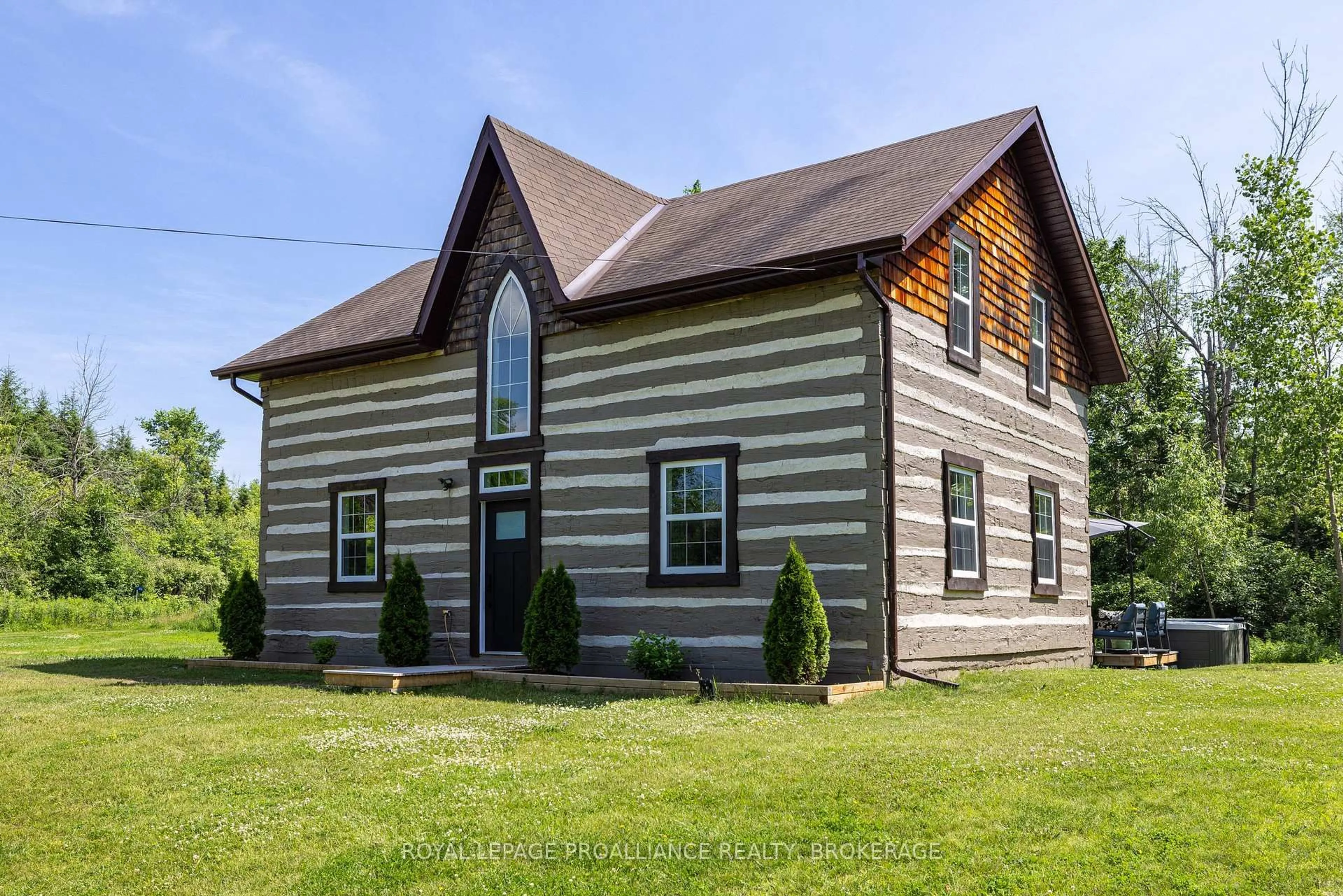 Home with vinyl exterior material, building for 418 Highway 32, Front of Leeds & Seeleys Bay Ontario K7G 2V3