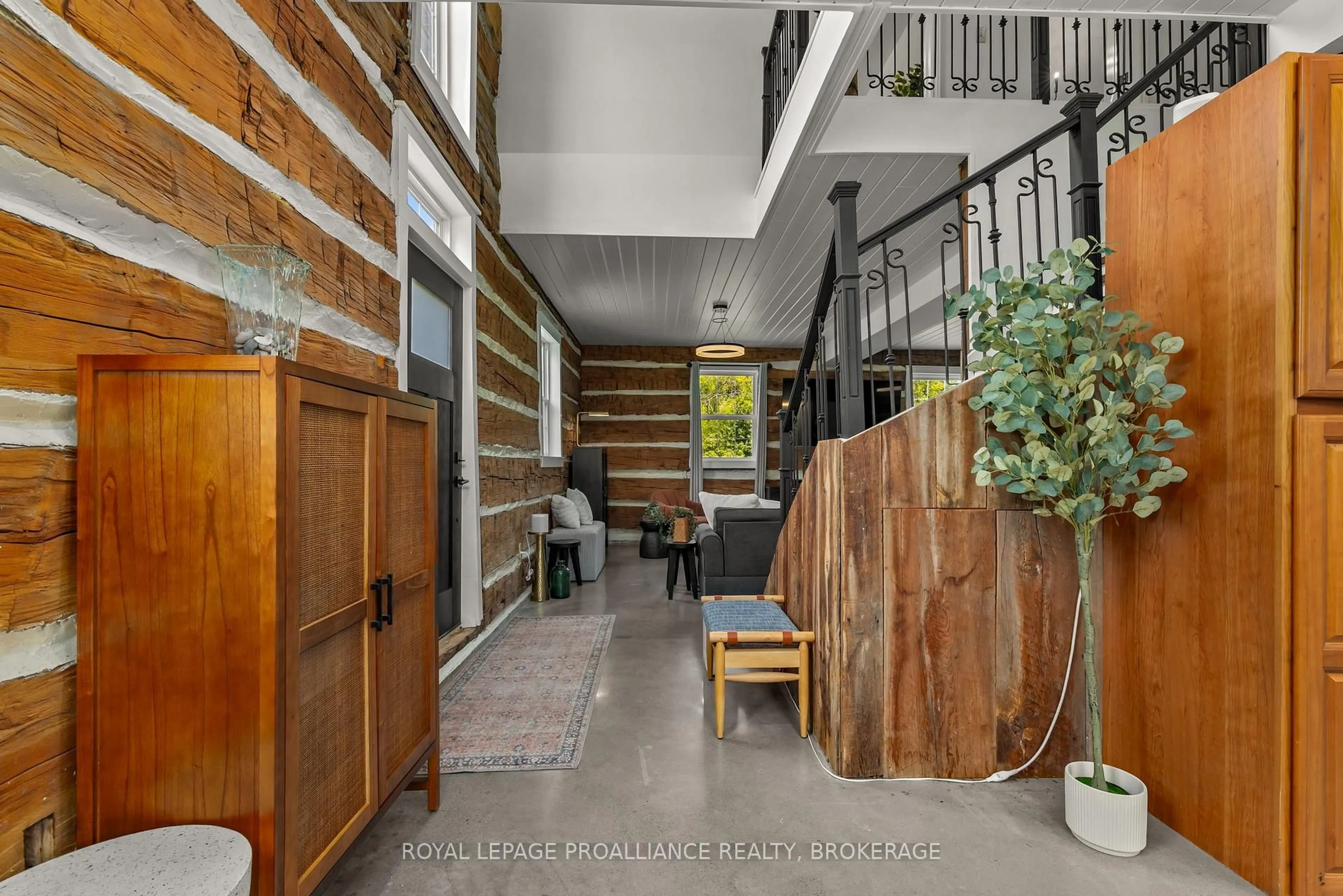 Indoor foyer for 418 Highway 32, Front of Leeds & Seeleys Bay Ontario K7G 2V3