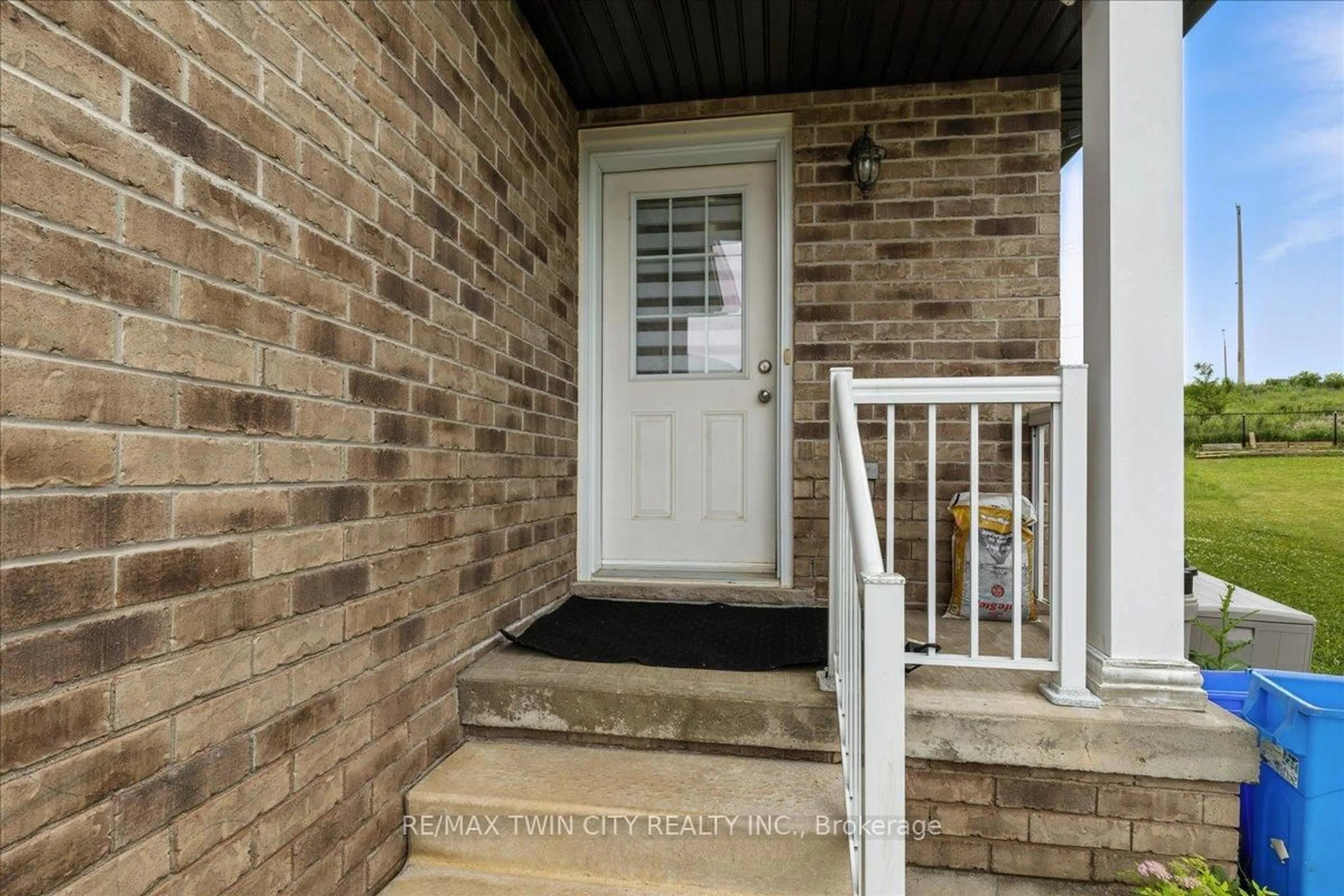 Indoor entryway for 260 Countrystone Cres, Kitchener Ontario N2N 3S2