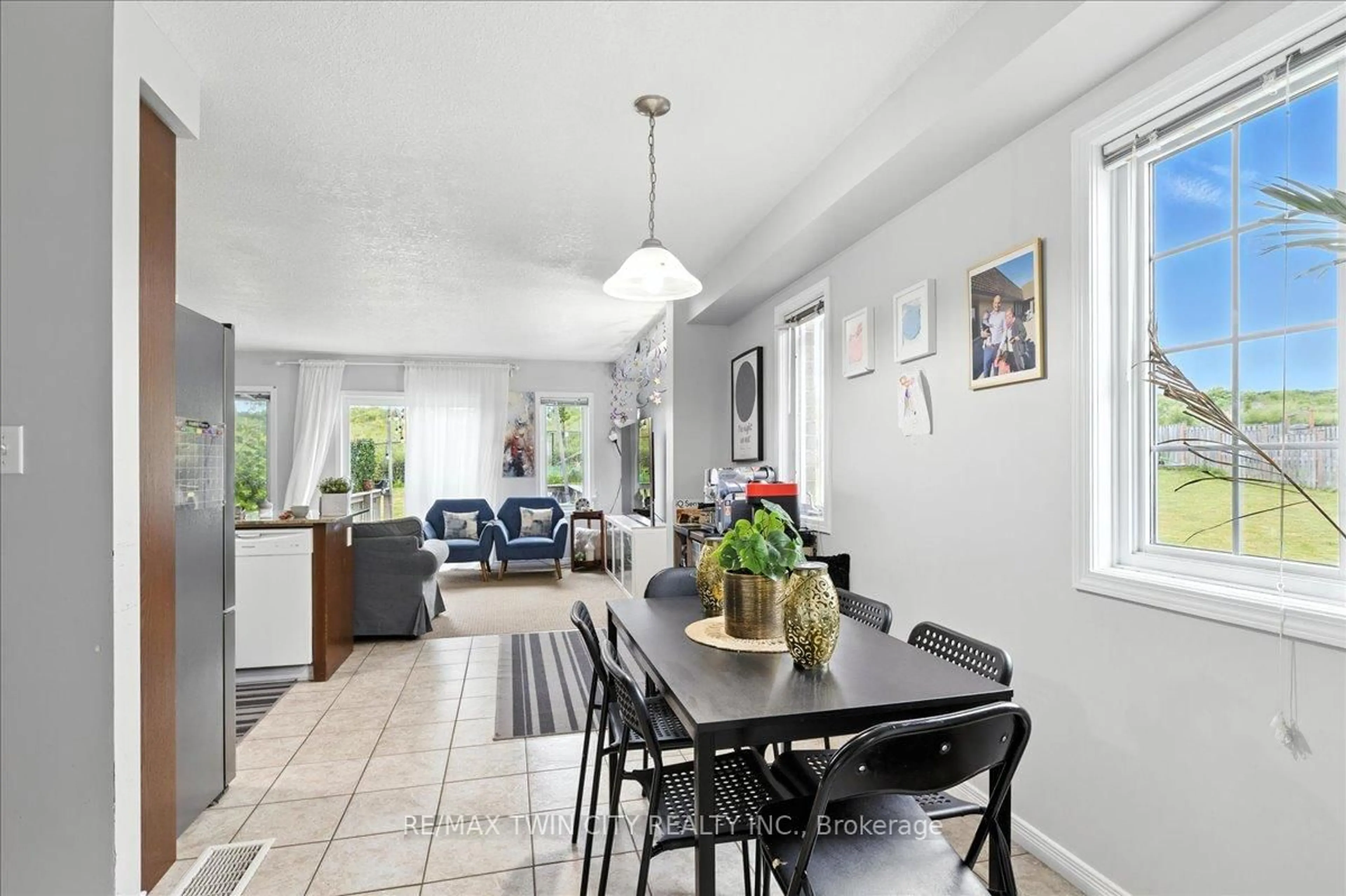 Dining room, ceramic/tile floor for 260 Countrystone Cres, Kitchener Ontario N2N 3S2