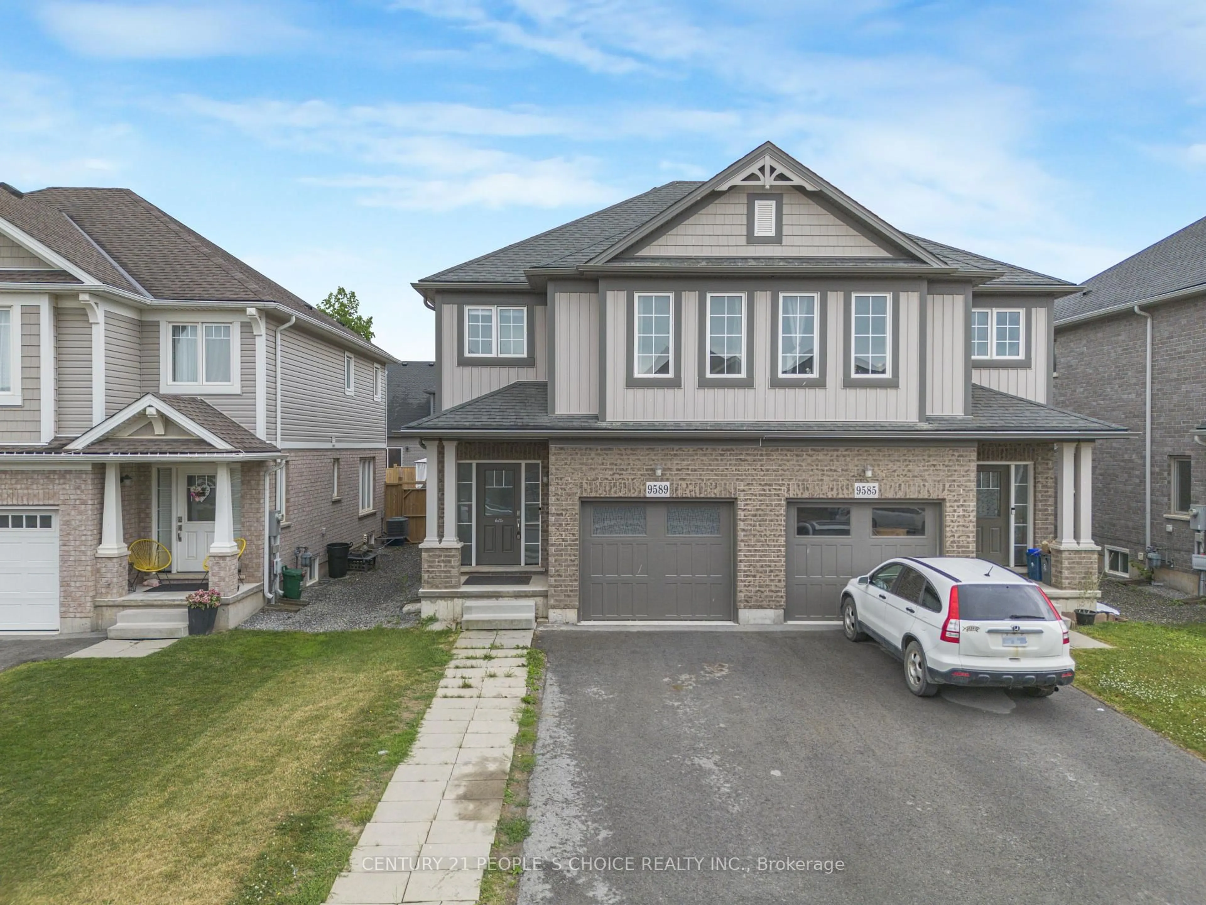 A pic from outside/outdoor area/front of a property/back of a property/a pic from drone, street for 9589 Tallgrass Ave, Niagara Falls Ontario L2G 0Y3