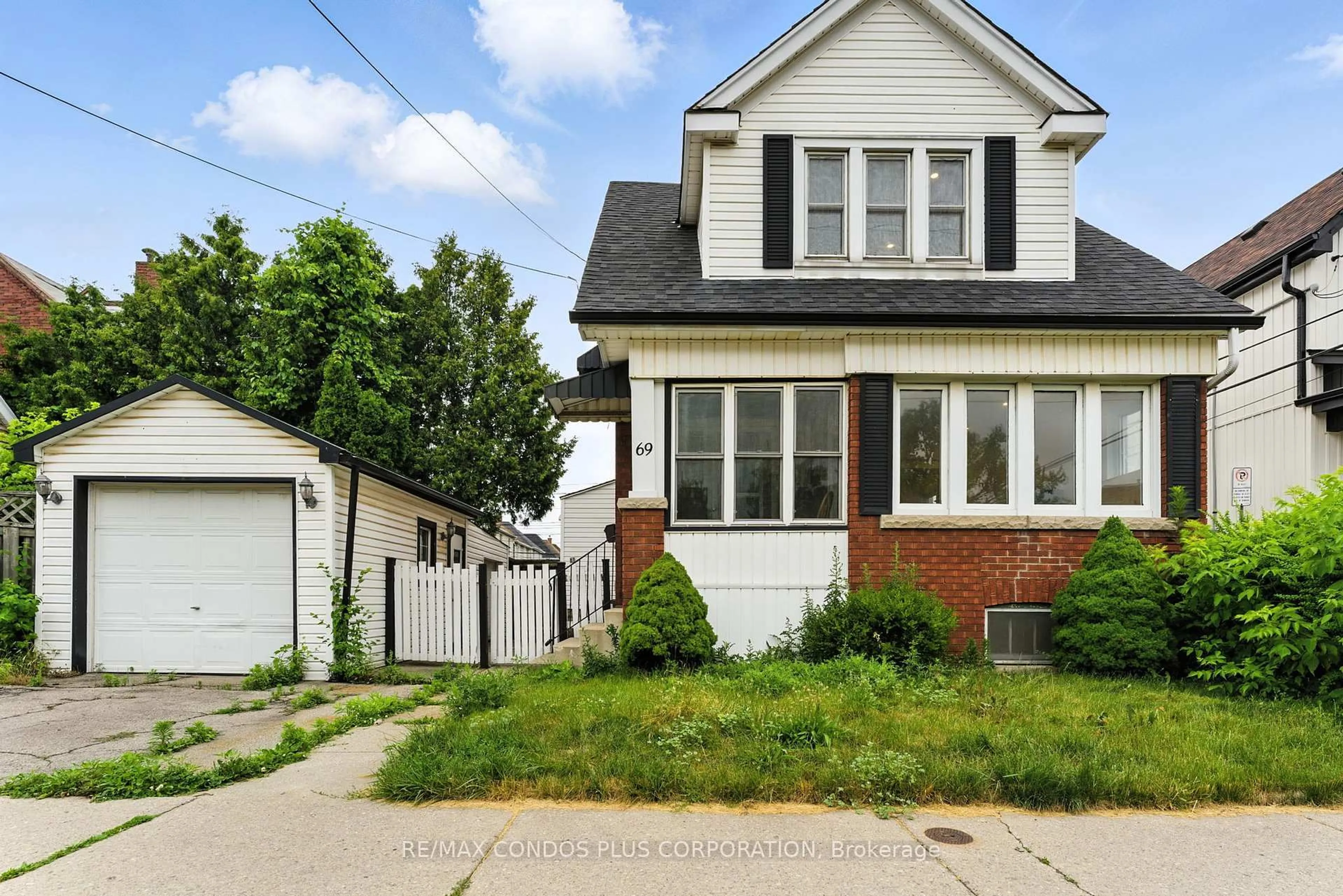 Home with brick exterior material, street for 69 Roxborough Ave, Hamilton Ontario L8L 1Y2