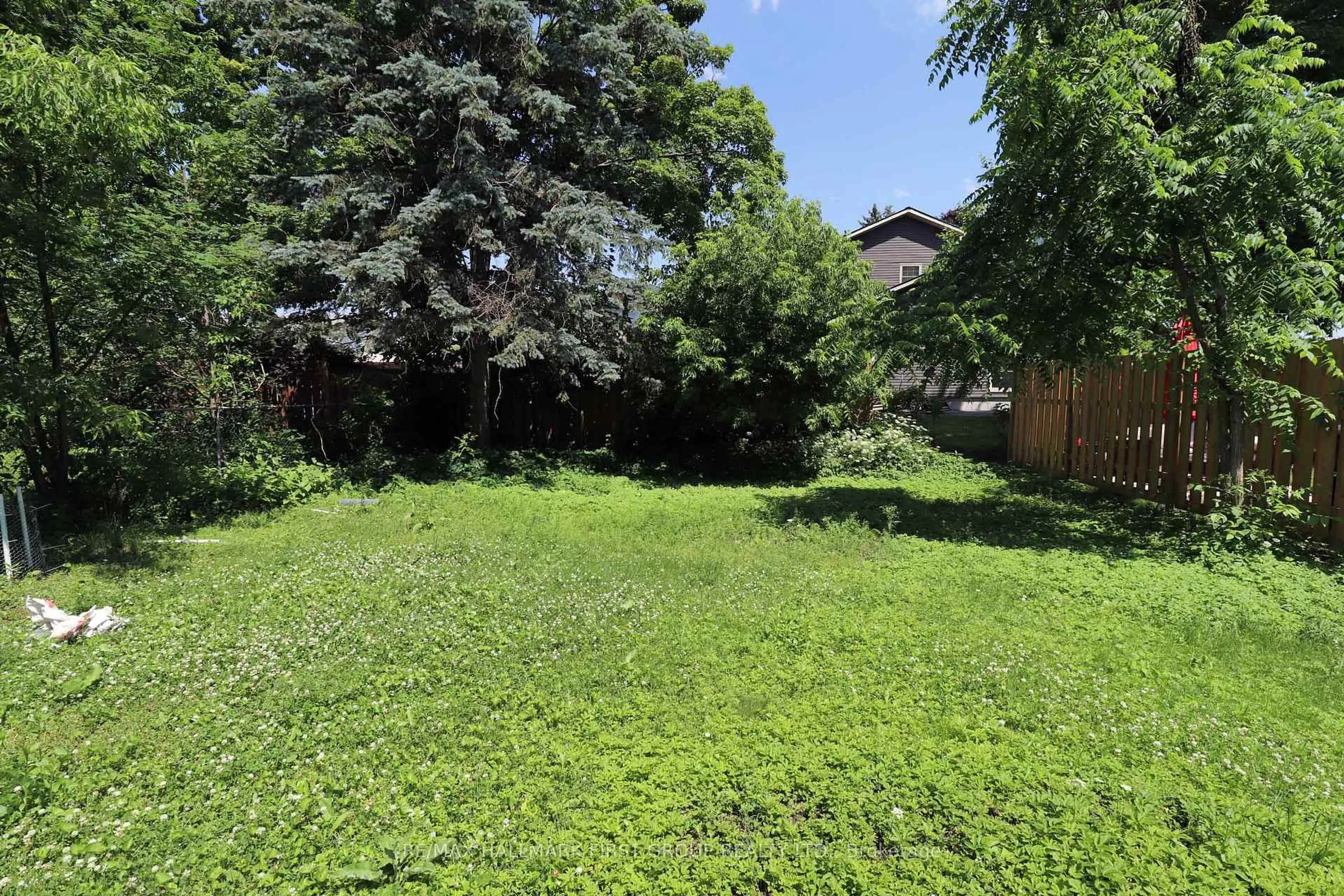 A pic from outside/outdoor area/front of a property/back of a property/a pic from drone, street for 143 Brockville St, Smiths Falls Ontario K7A 3Y7