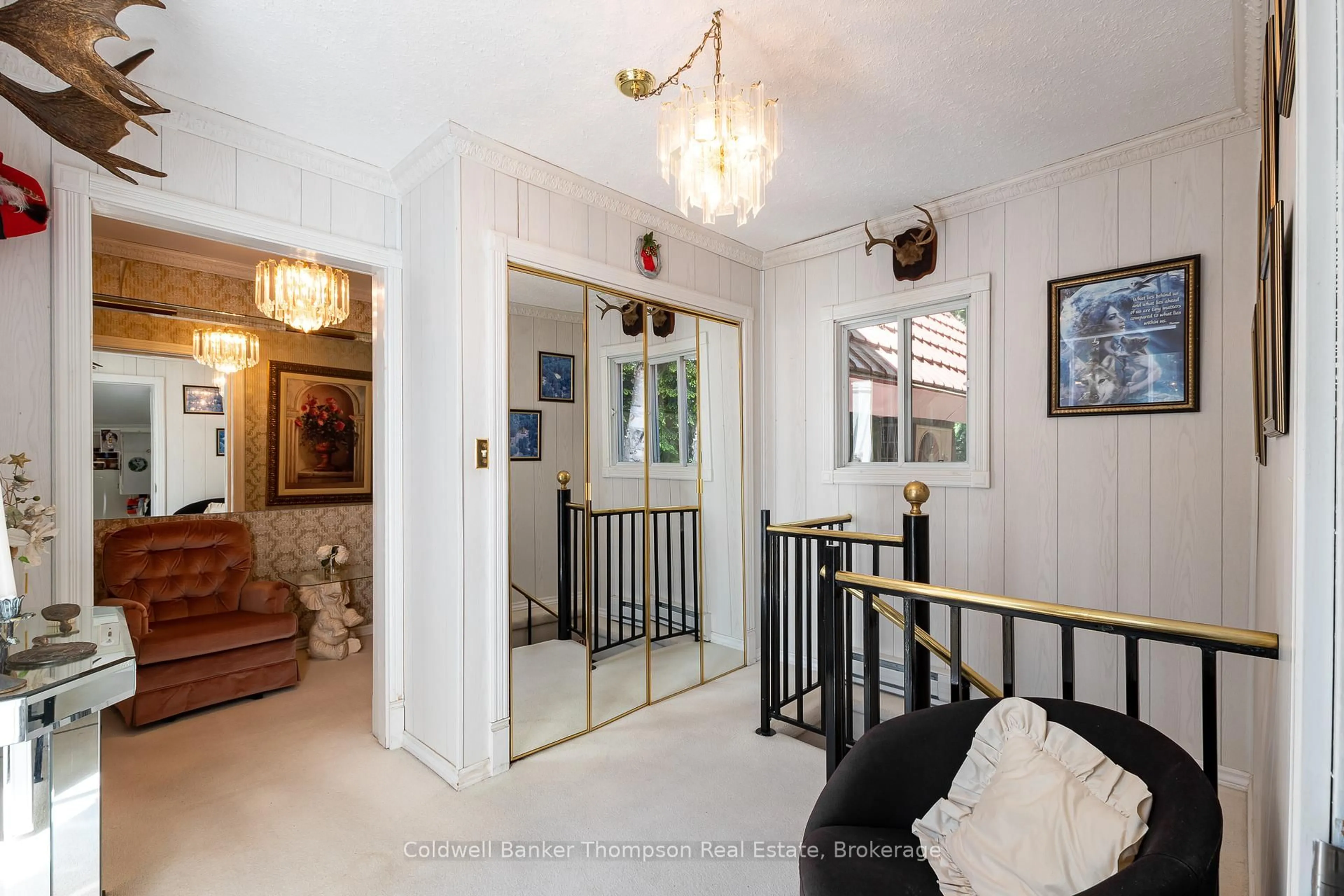 Indoor foyer for 124 Hutcheson Beach Rd, Huntsville Ontario P1H 1N4