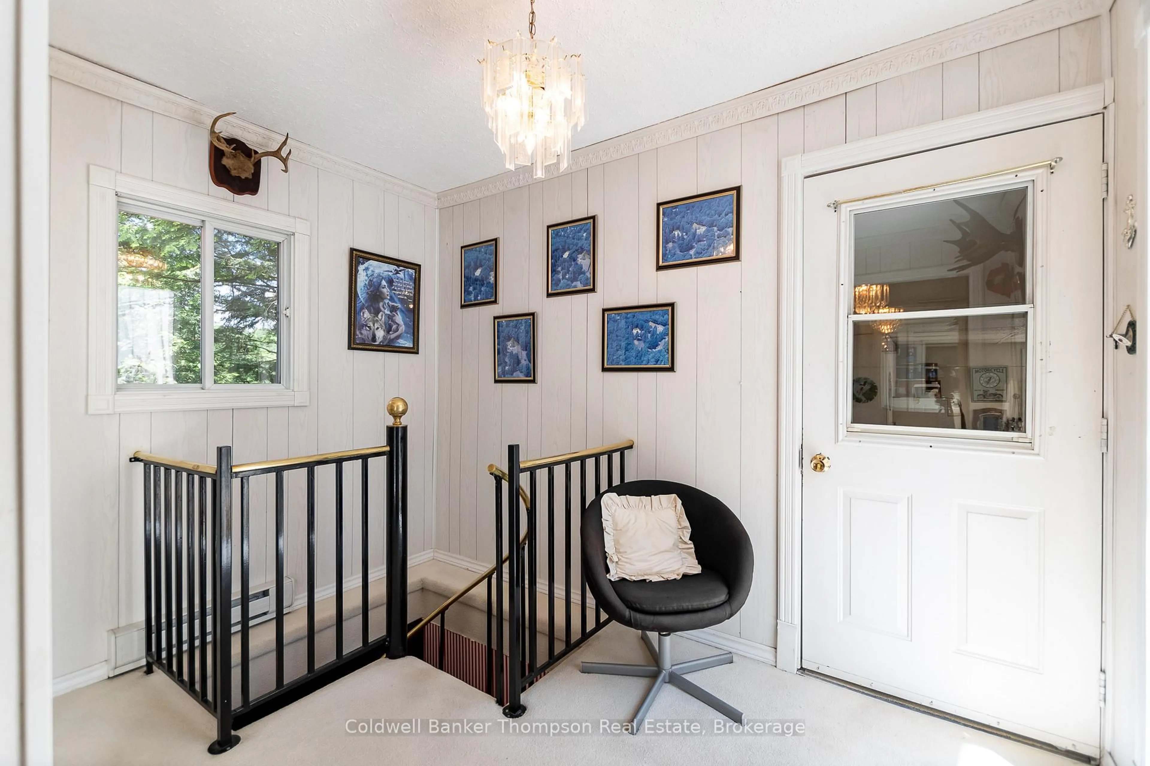 Indoor entryway for 124 Hutcheson Beach Rd, Huntsville Ontario P1H 1N4