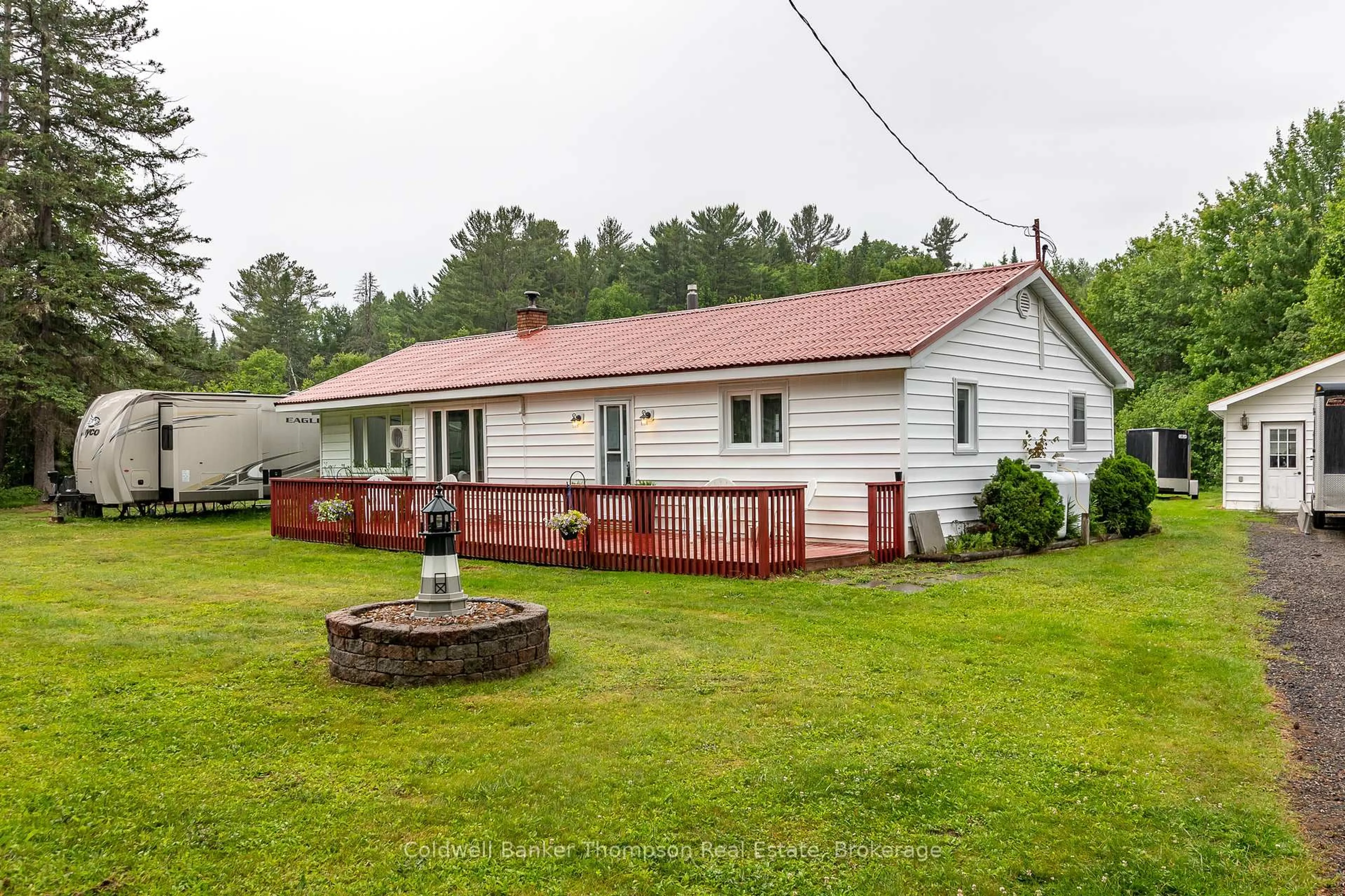 A pic from outside/outdoor area/front of a property/back of a property/a pic from drone, building for 4242 Ravenscliffe Rd, Huntsville Ontario P1H 2J2