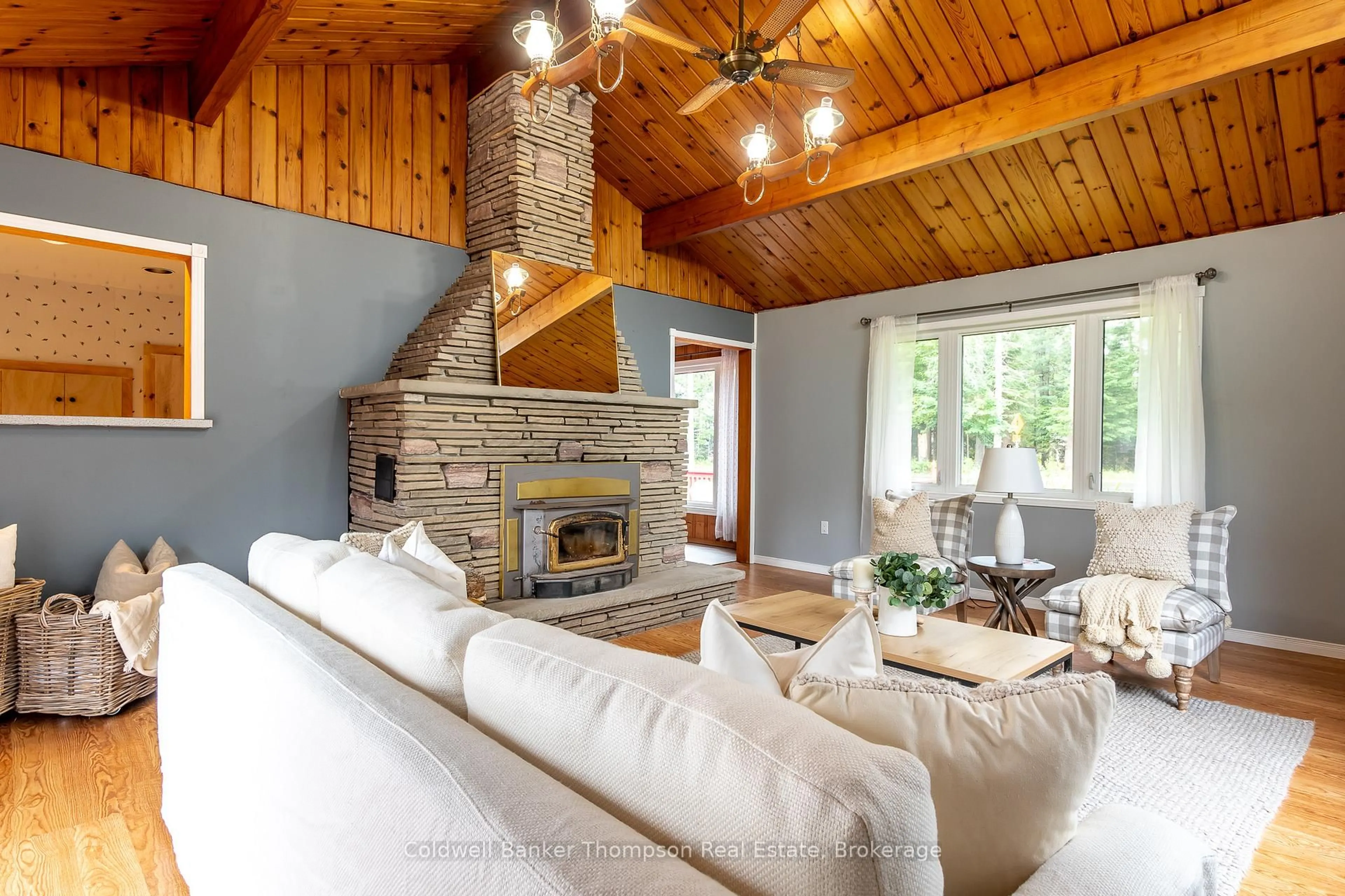 Living room with furniture, unknown for 4242 Ravenscliffe Rd, Huntsville Ontario P1H 2J2