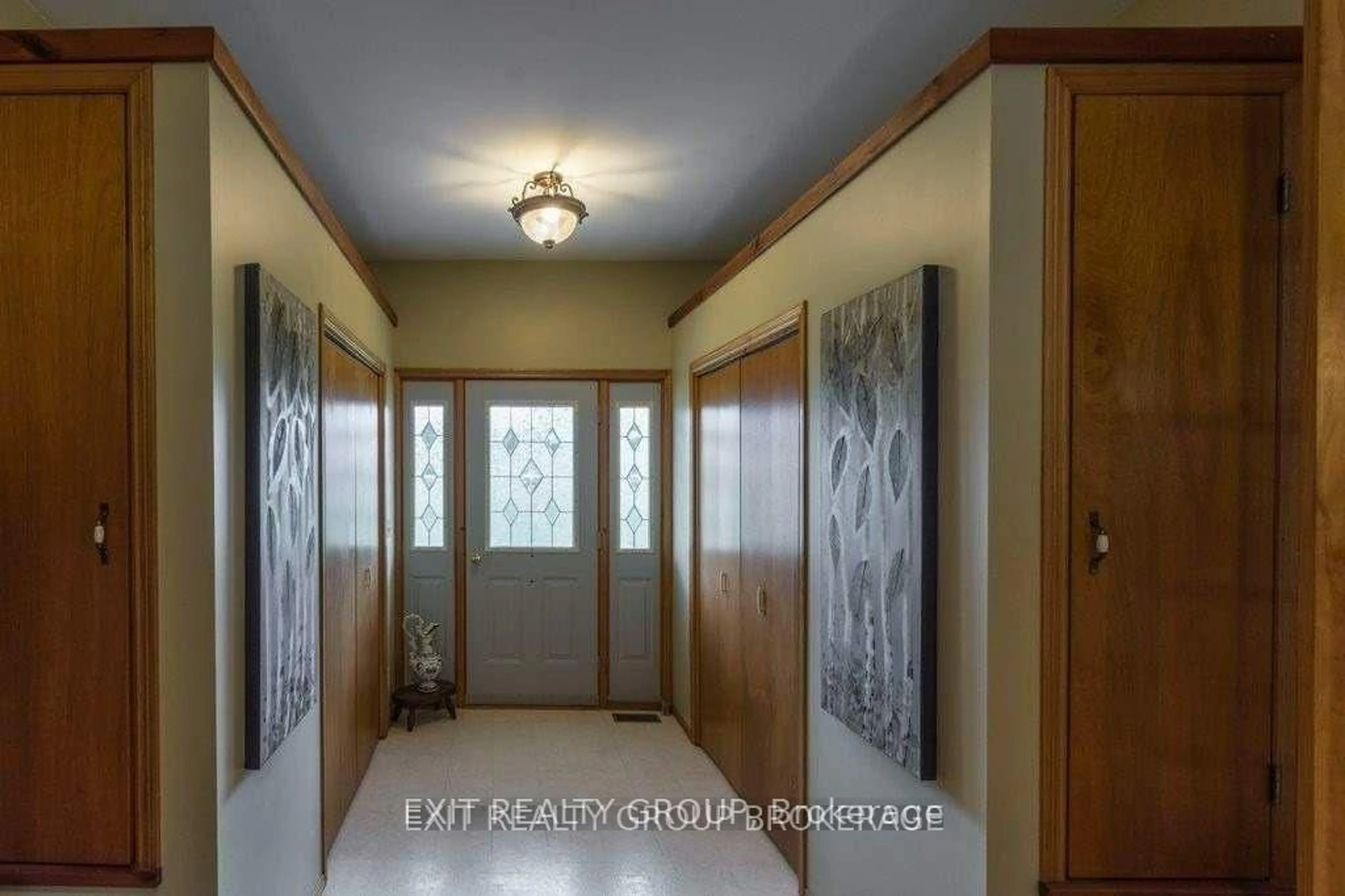 Indoor entryway for 23 Palmer Rd, Tweed Ontario K0K 3J0