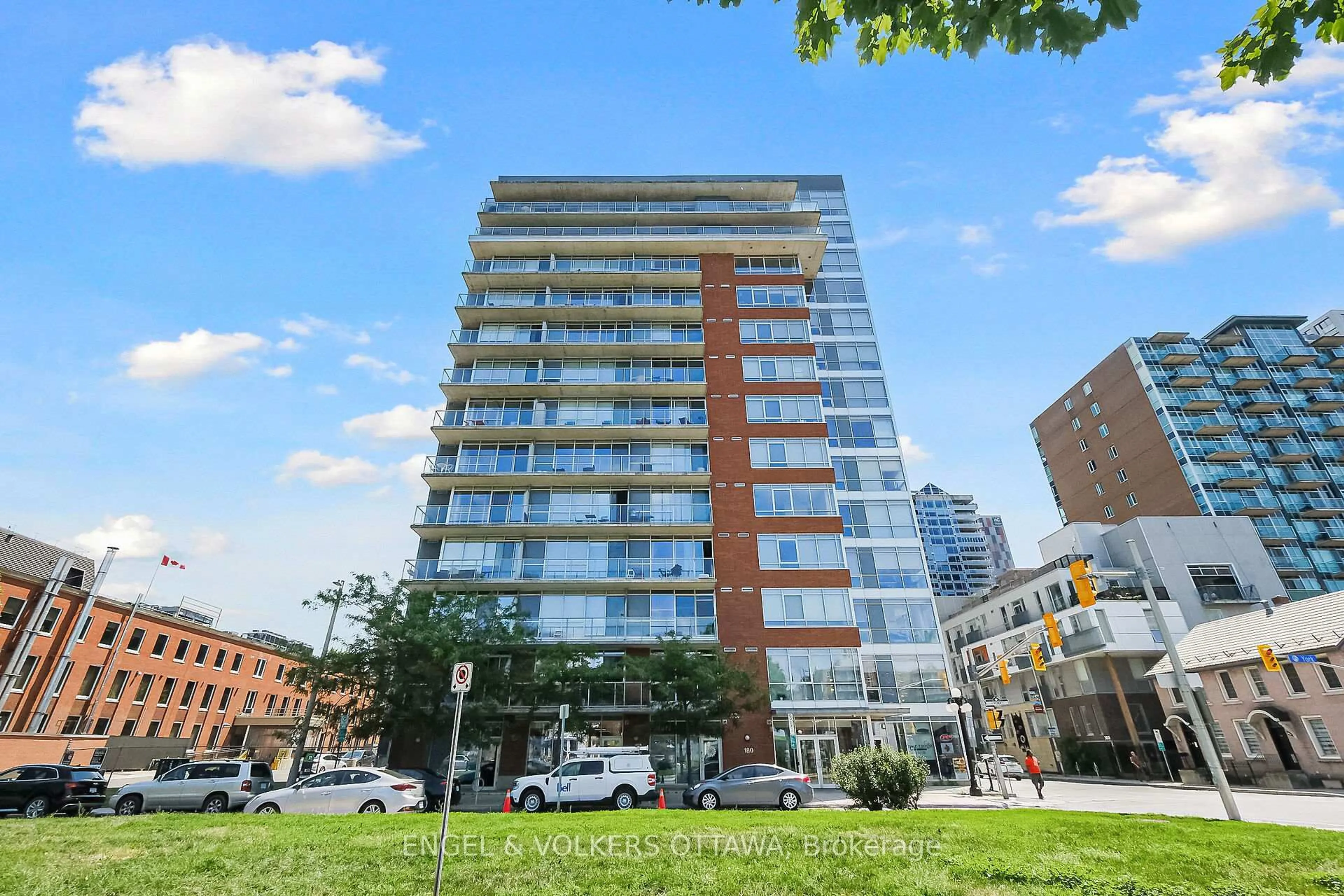 Patio, building for 180 YORK St #1304, Ottawa Ontario K1N 1J6
