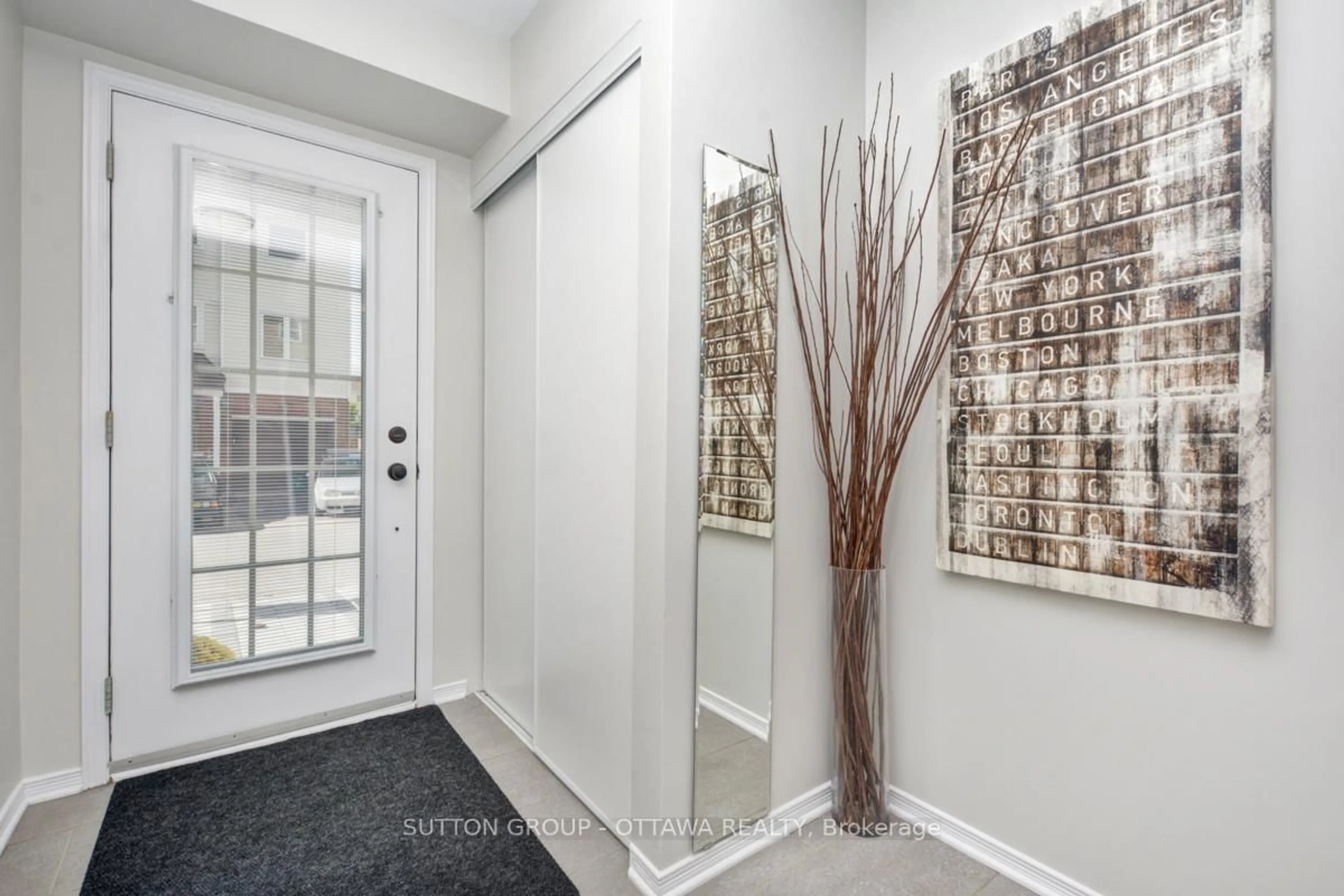 Indoor entryway for 408 Sadar Private, Ottawa Ontario K2J 3T3