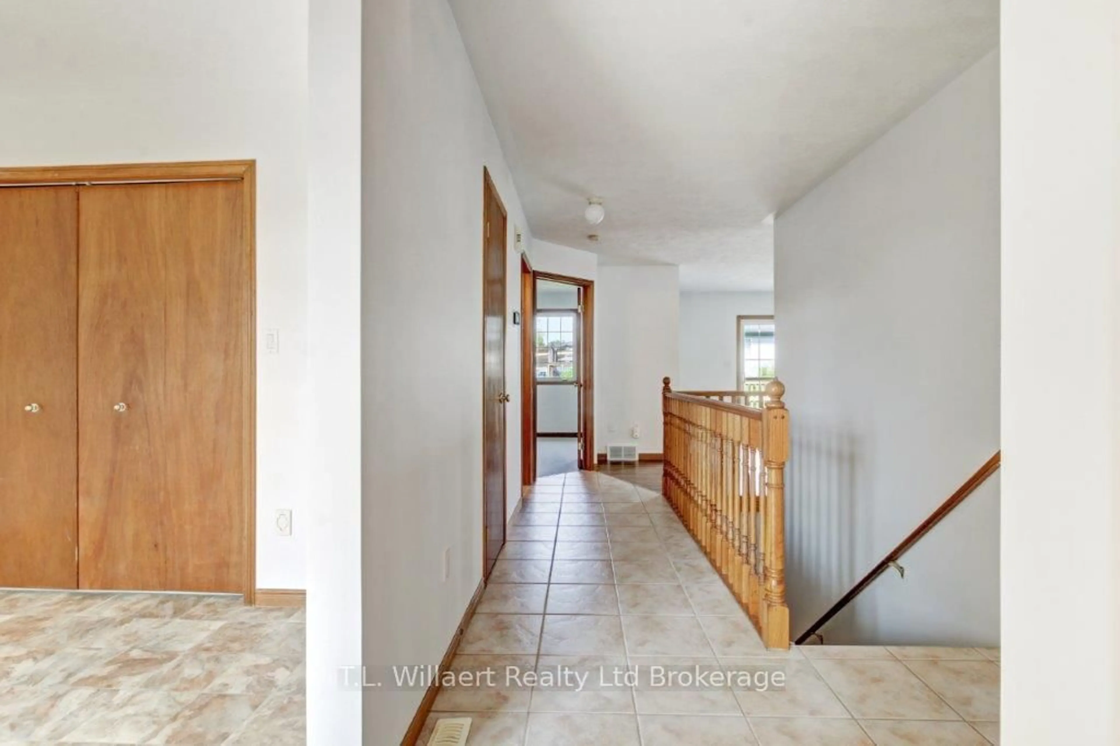 Indoor entryway for 66 Herford St, Tillsonburg Ontario N4G 4V2