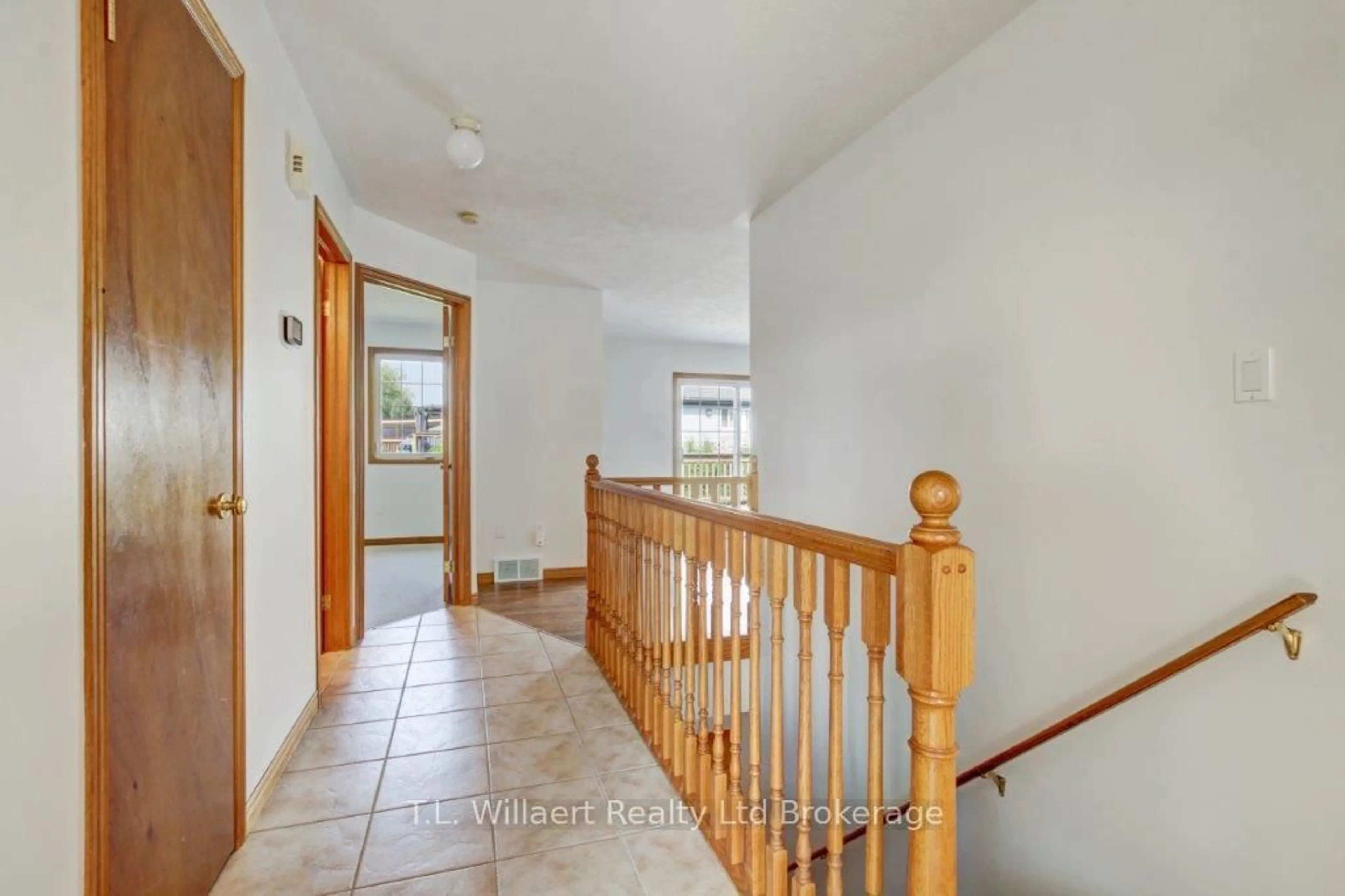Indoor foyer for 66 Herford St, Tillsonburg Ontario N4G 4V2